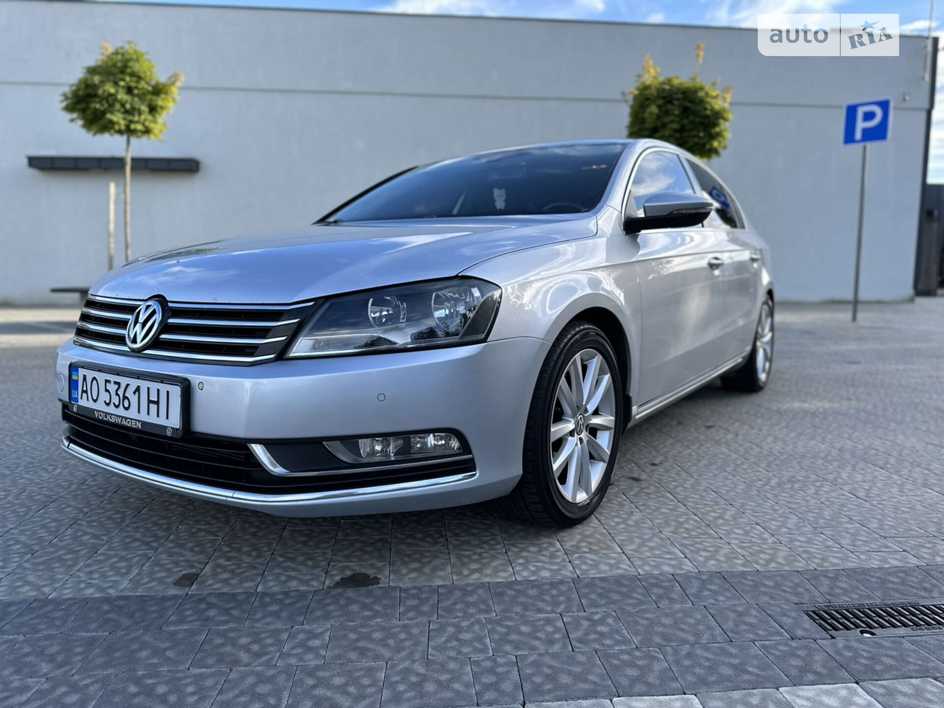 VOLKSWAGEN PASSAT 2011
