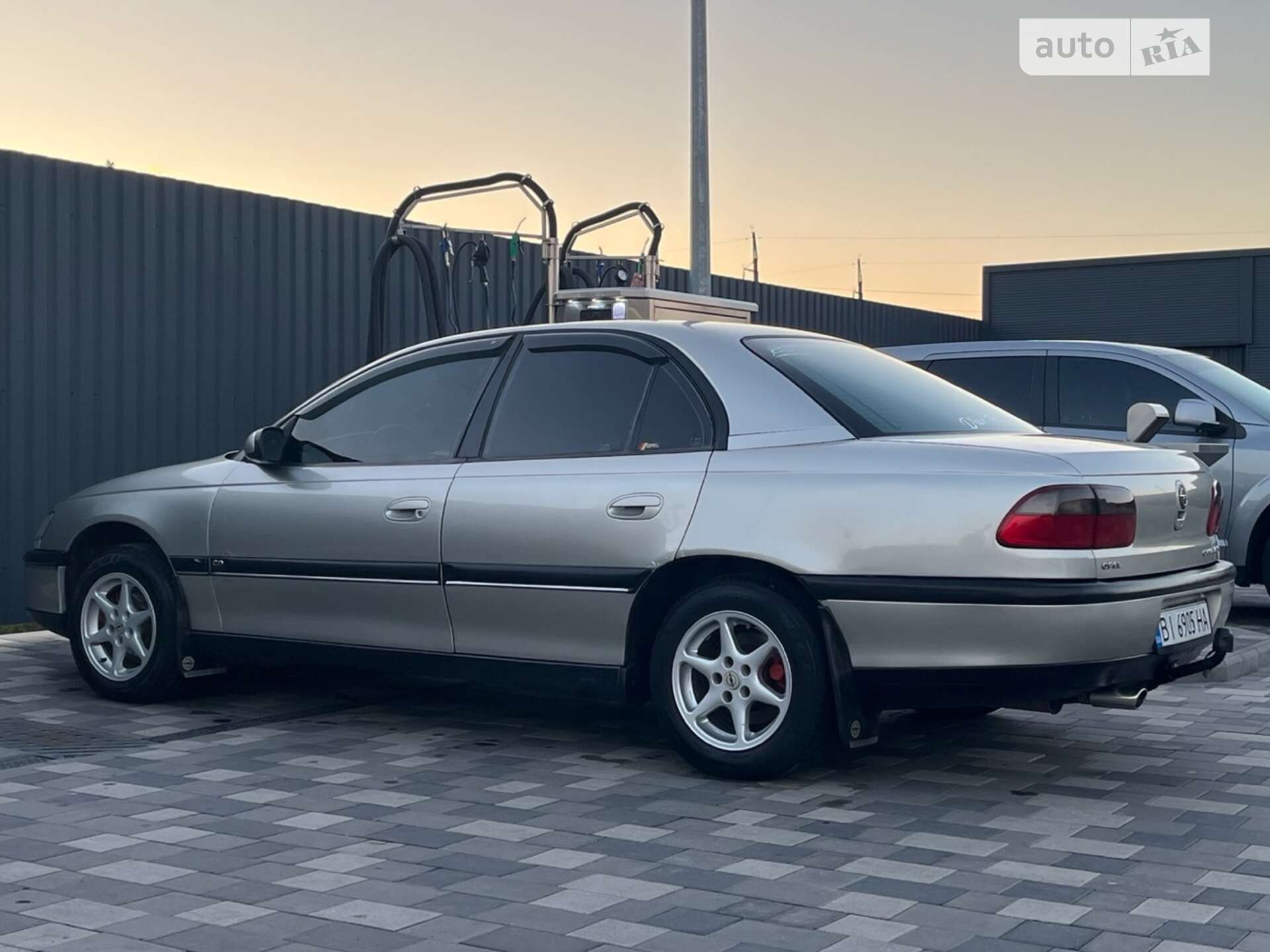 Головне фото звіту автомобіля OPEL OMEGA 1996