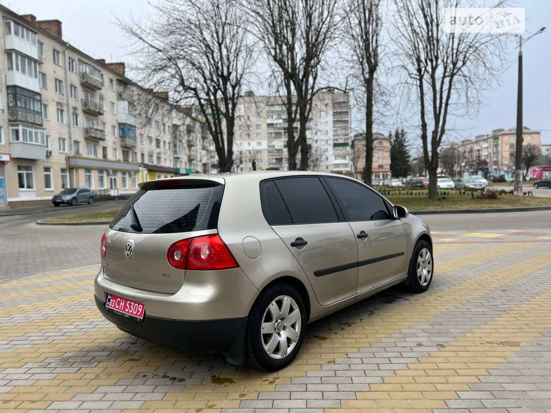 VOLKSWAGEN GOLF 2004