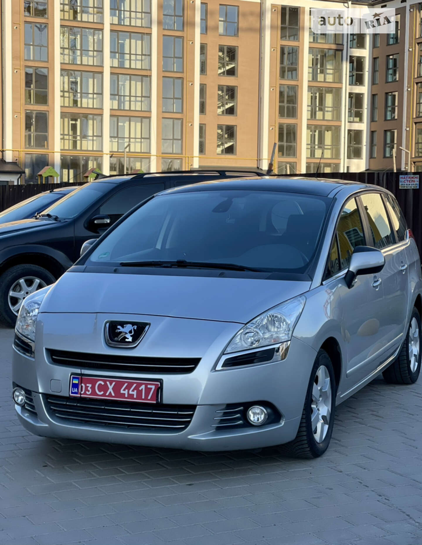 PEUGEOT 5008 2011