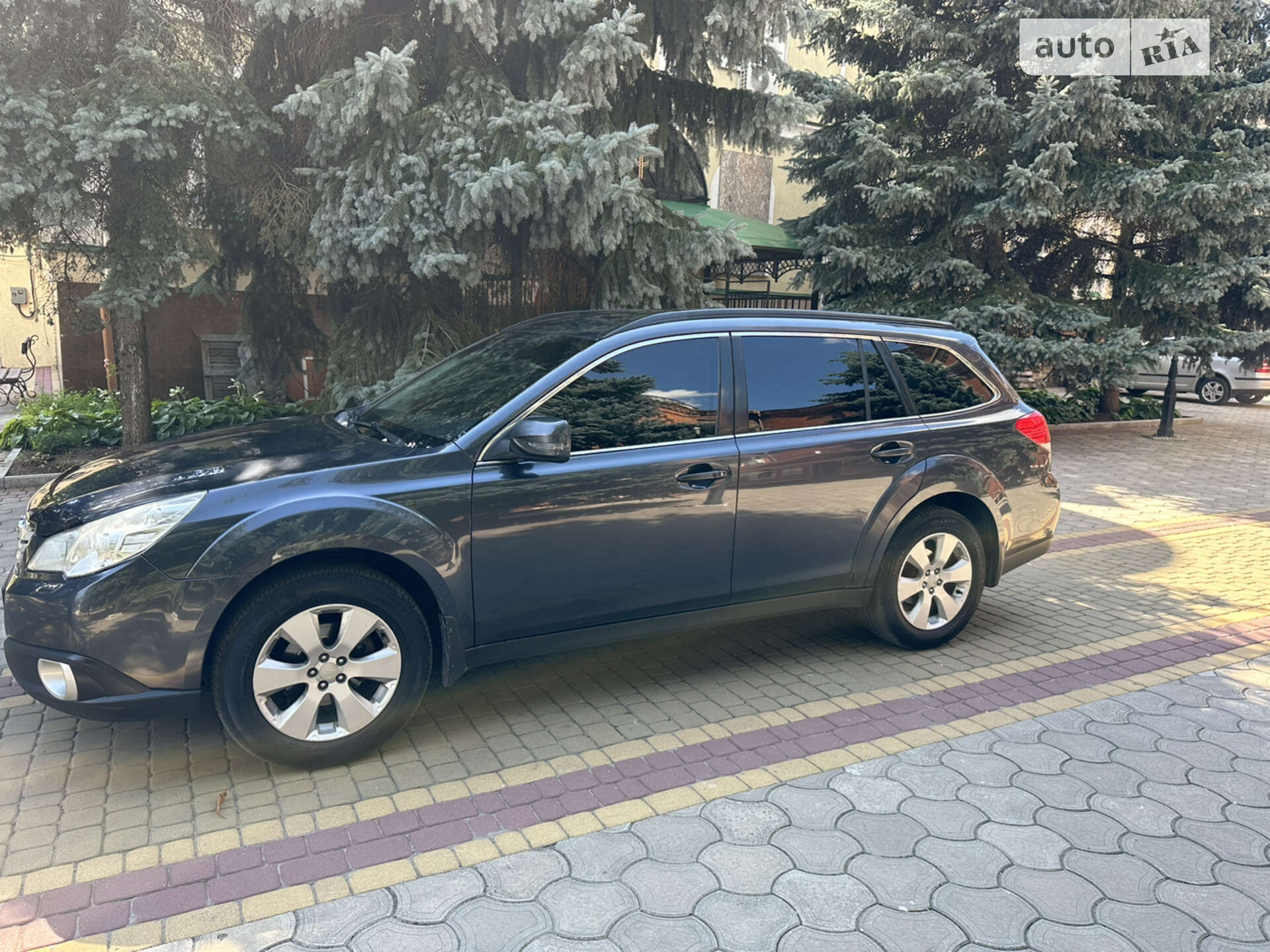 SUBARU OUTBACK 2011
