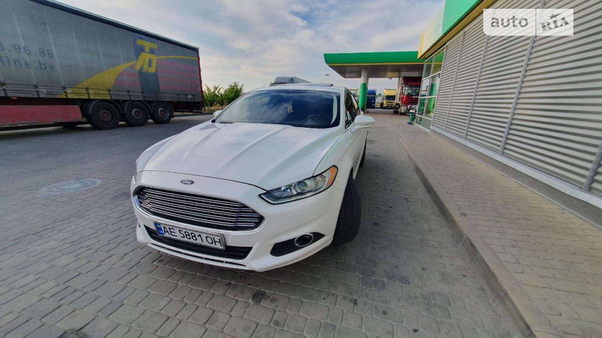 Головне фото звіту автомобіля FORD FUSION 2015