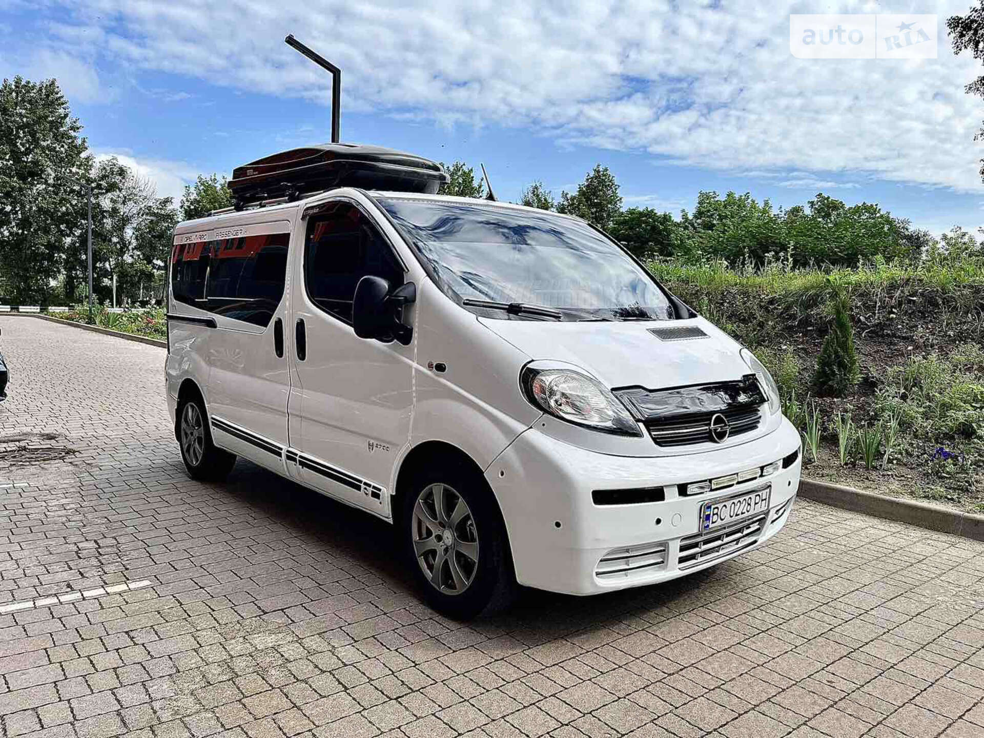 OPEL VIVARO 2001