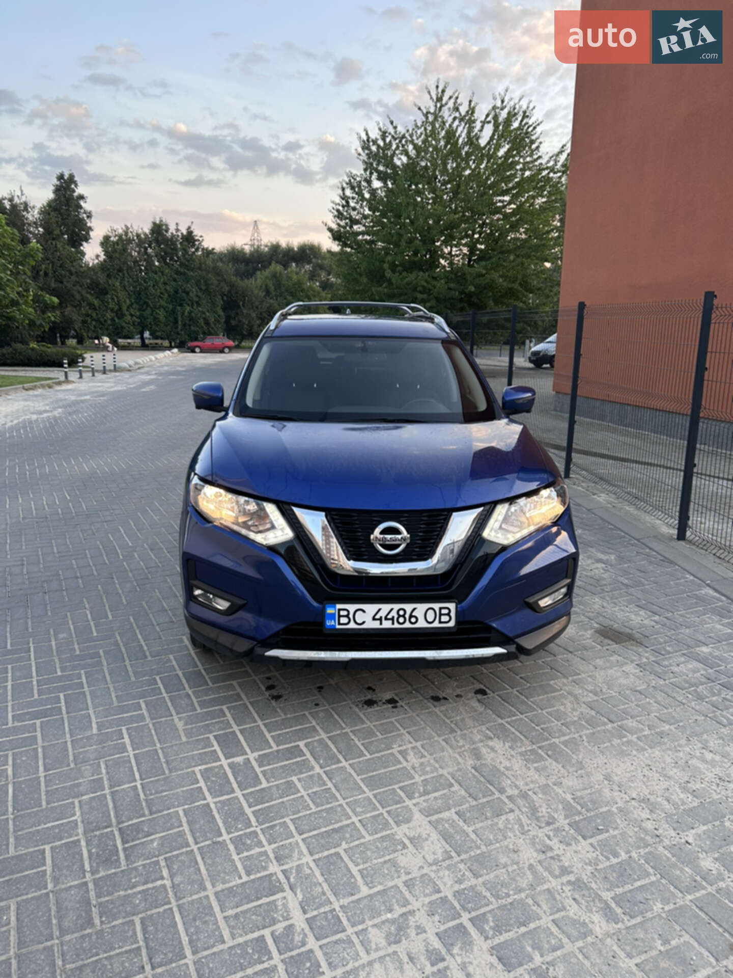 Головне фото звіту автомобіля NISSAN ROGUE 2016