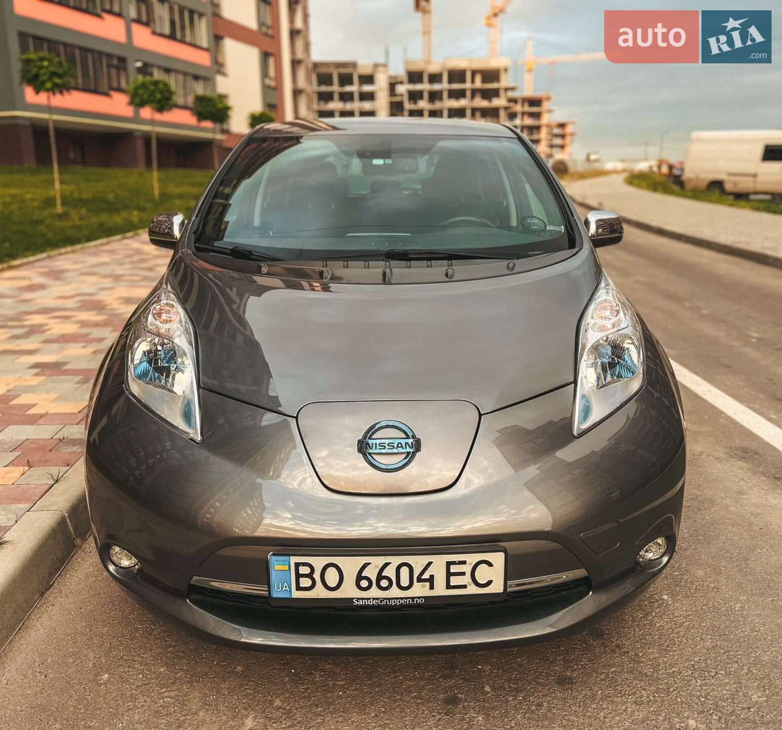 NISSAN LEAF 2014