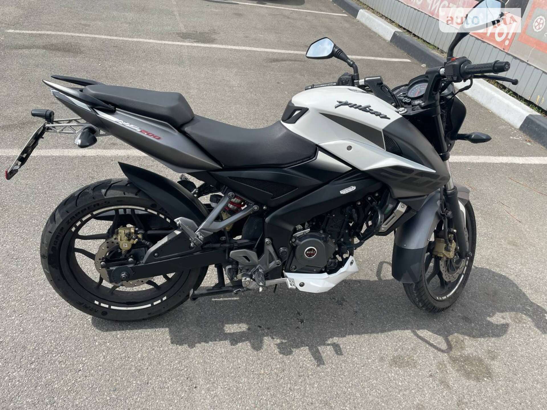 BAJAJ PULSAR NS200 2019