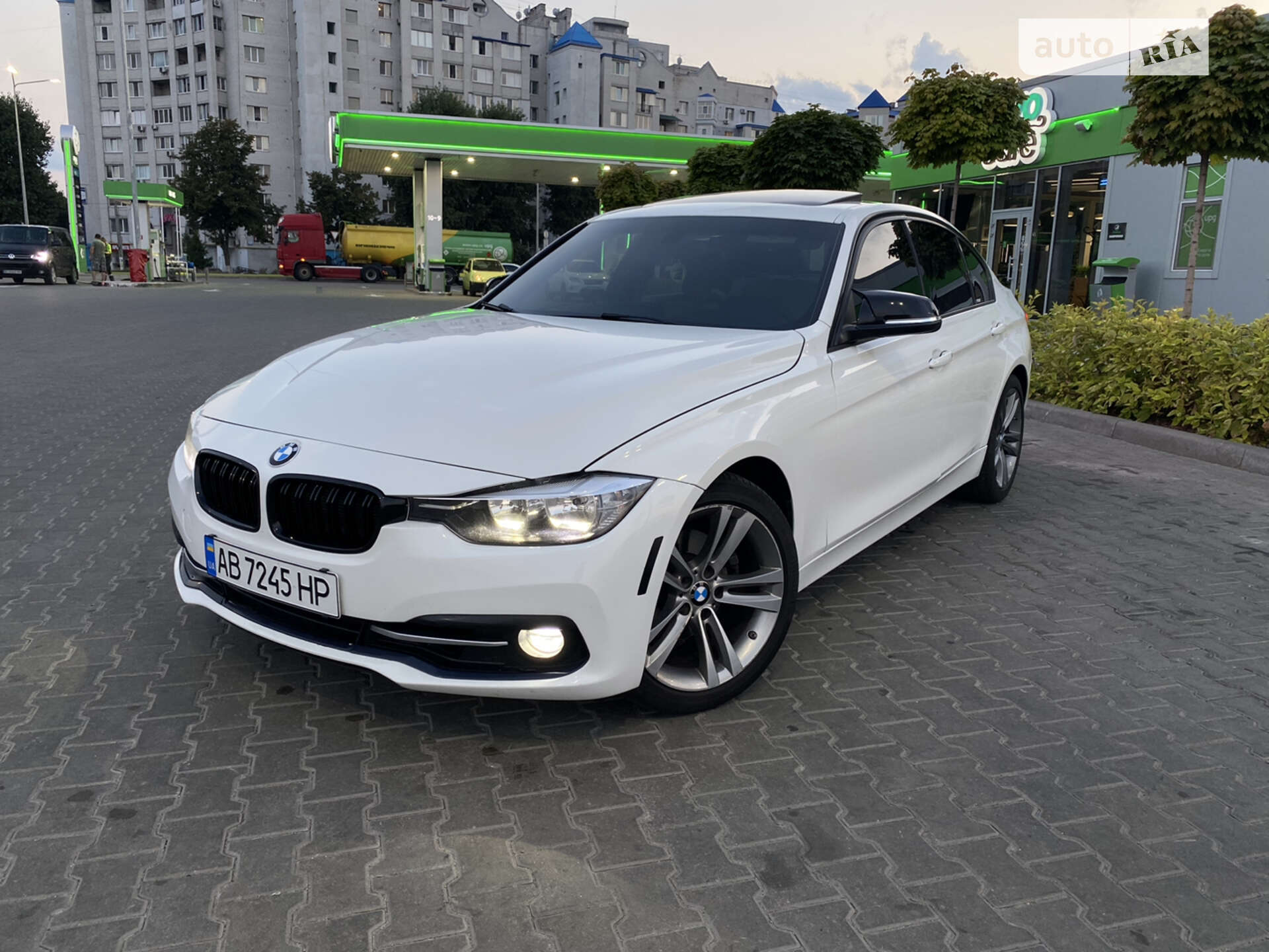 Головне фото звіту автомобіля BMW 328I 2015