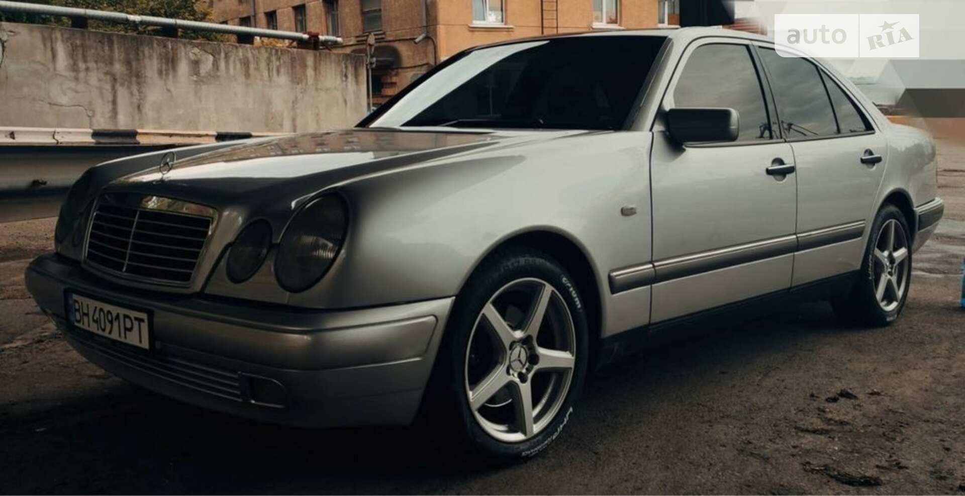 MERCEDES-BENZ E 320 1996