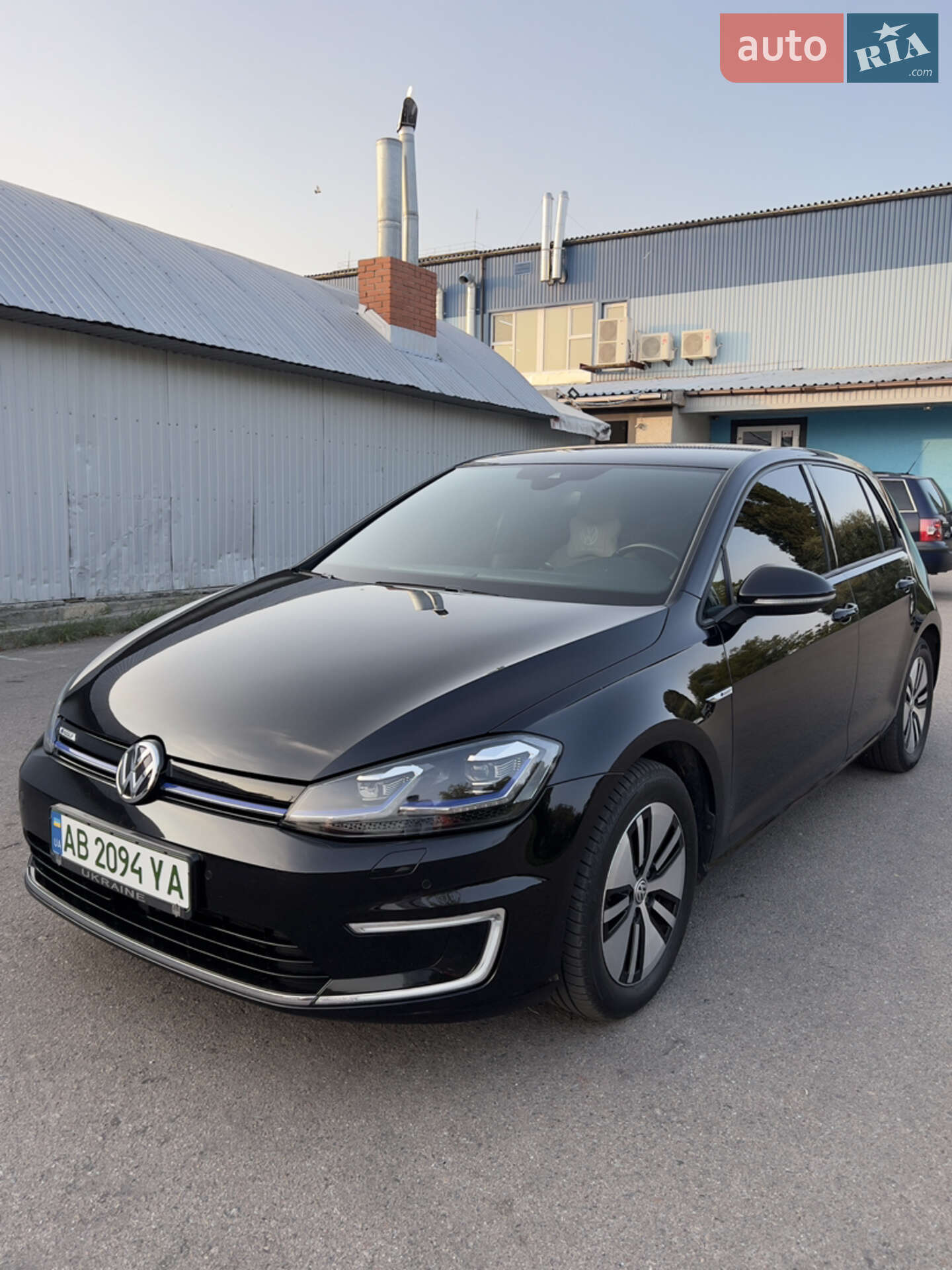 VOLKSWAGEN E-GOLF 2017