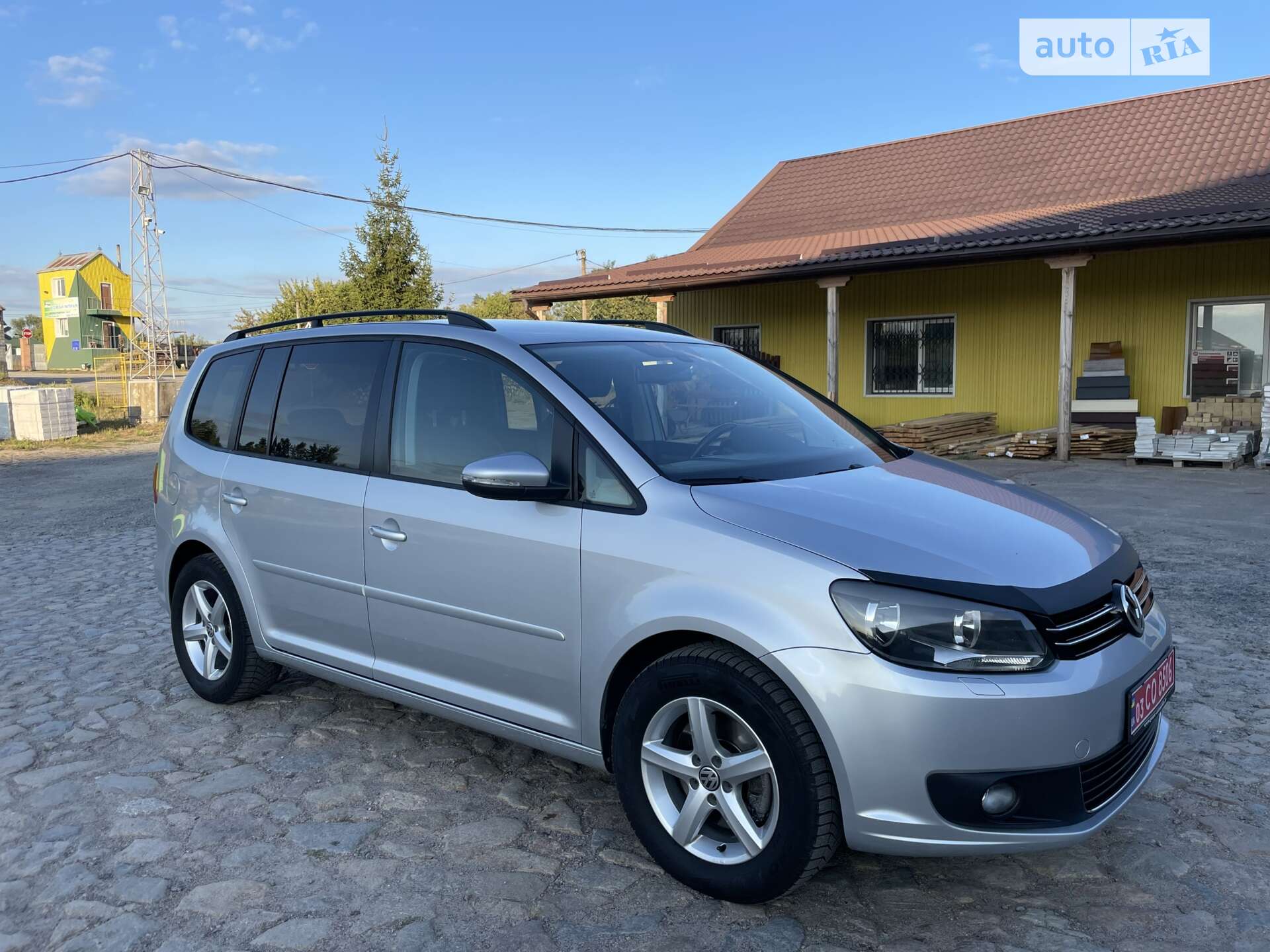 VOLKSWAGEN TOURAN 2012