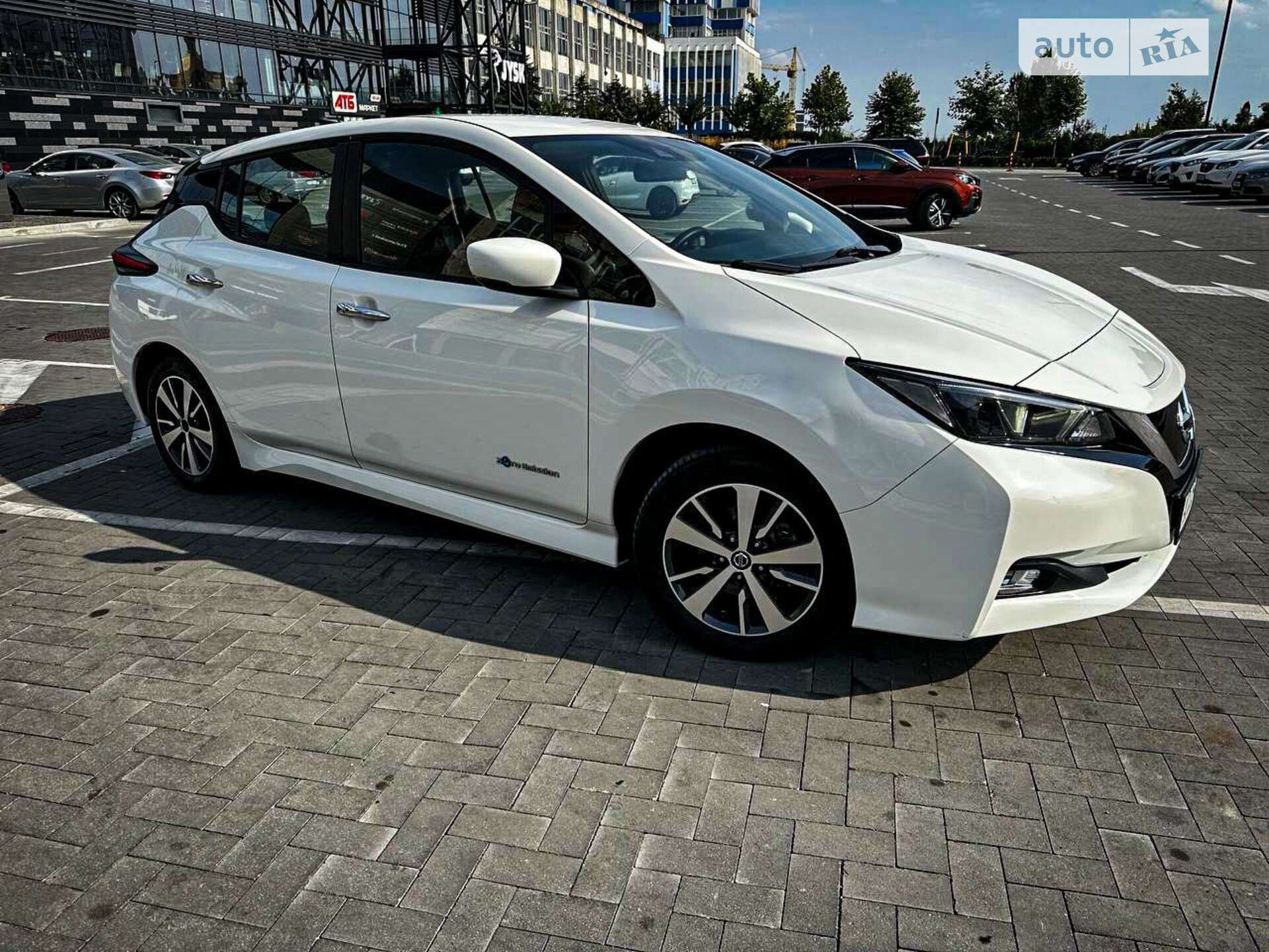 Головне фото звіту автомобіля NISSAN LEAF 2018
