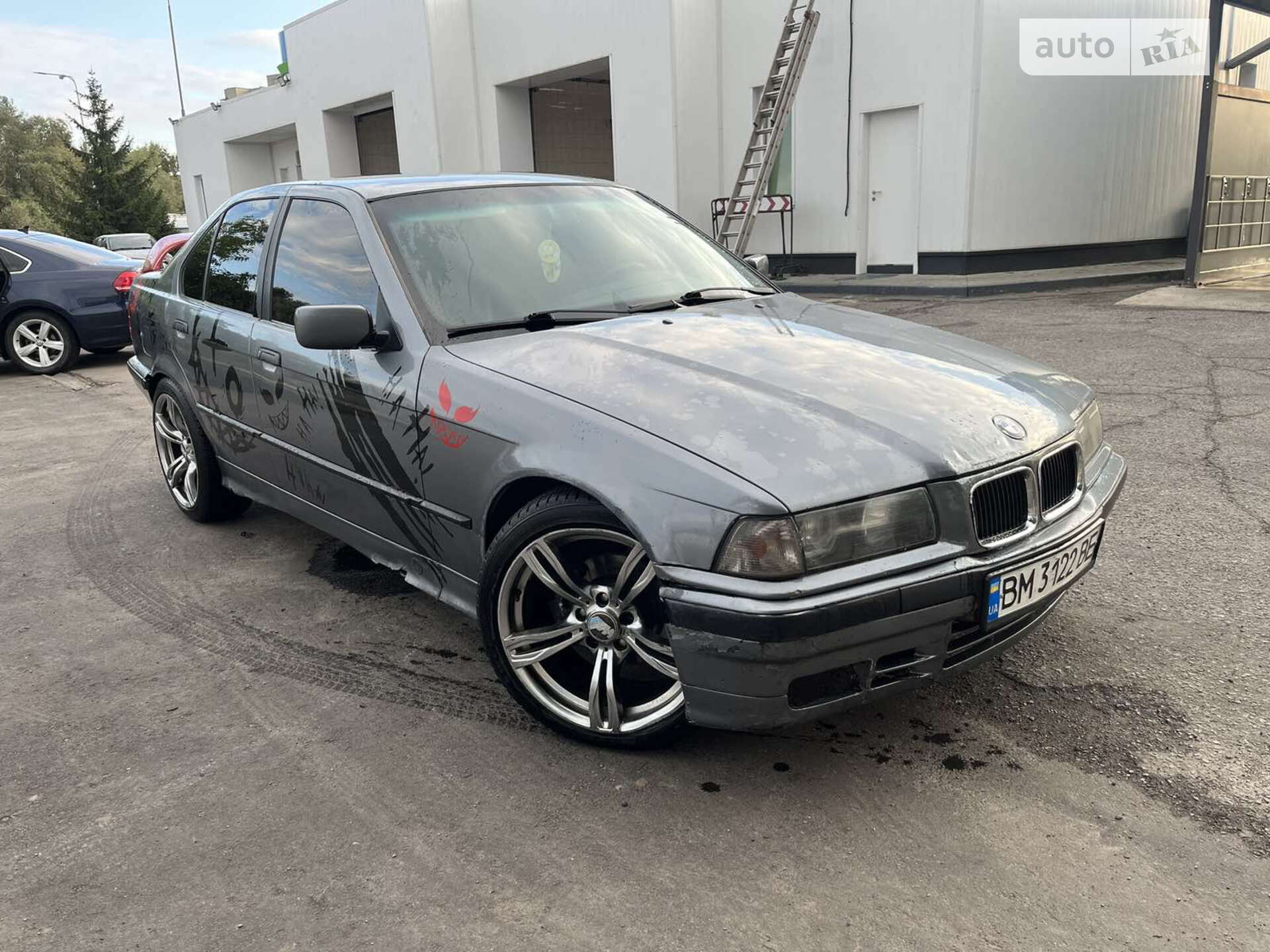 Головне фото звіту автомобіля BMW 318I 1994