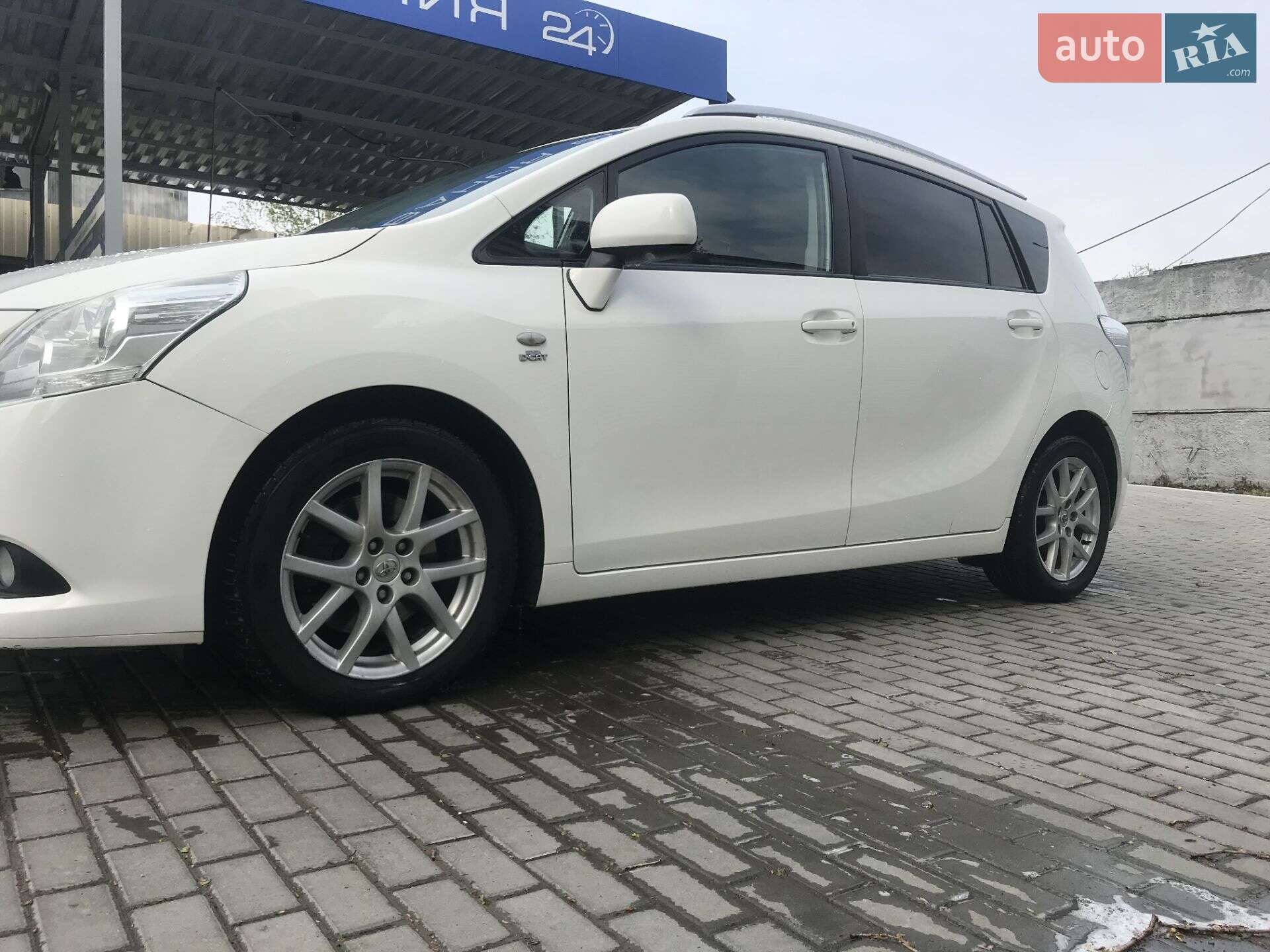 TOYOTA VERSO 2011