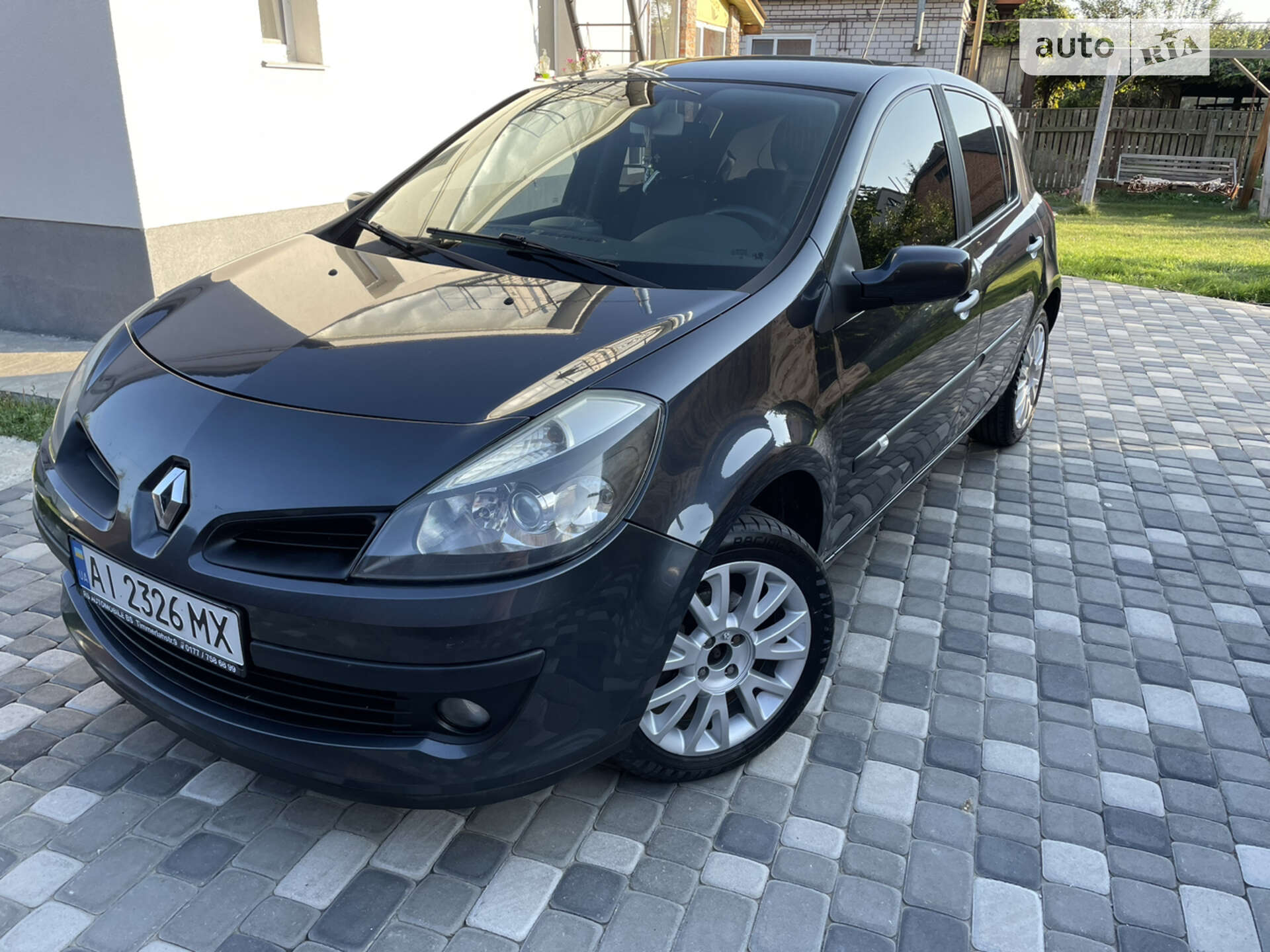Головне фото звіту автомобіля RENAULT CLIO 2006