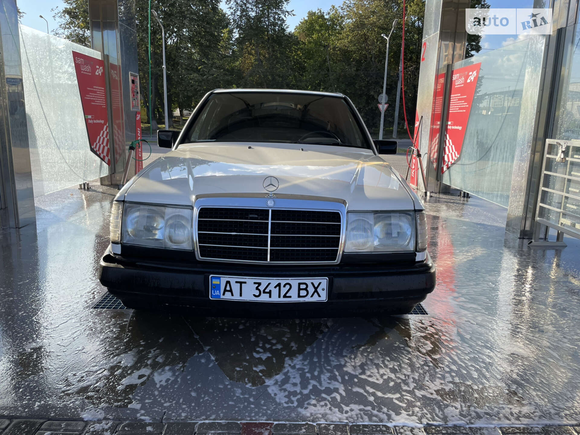 Mercedes-Benz E-Class 1986
