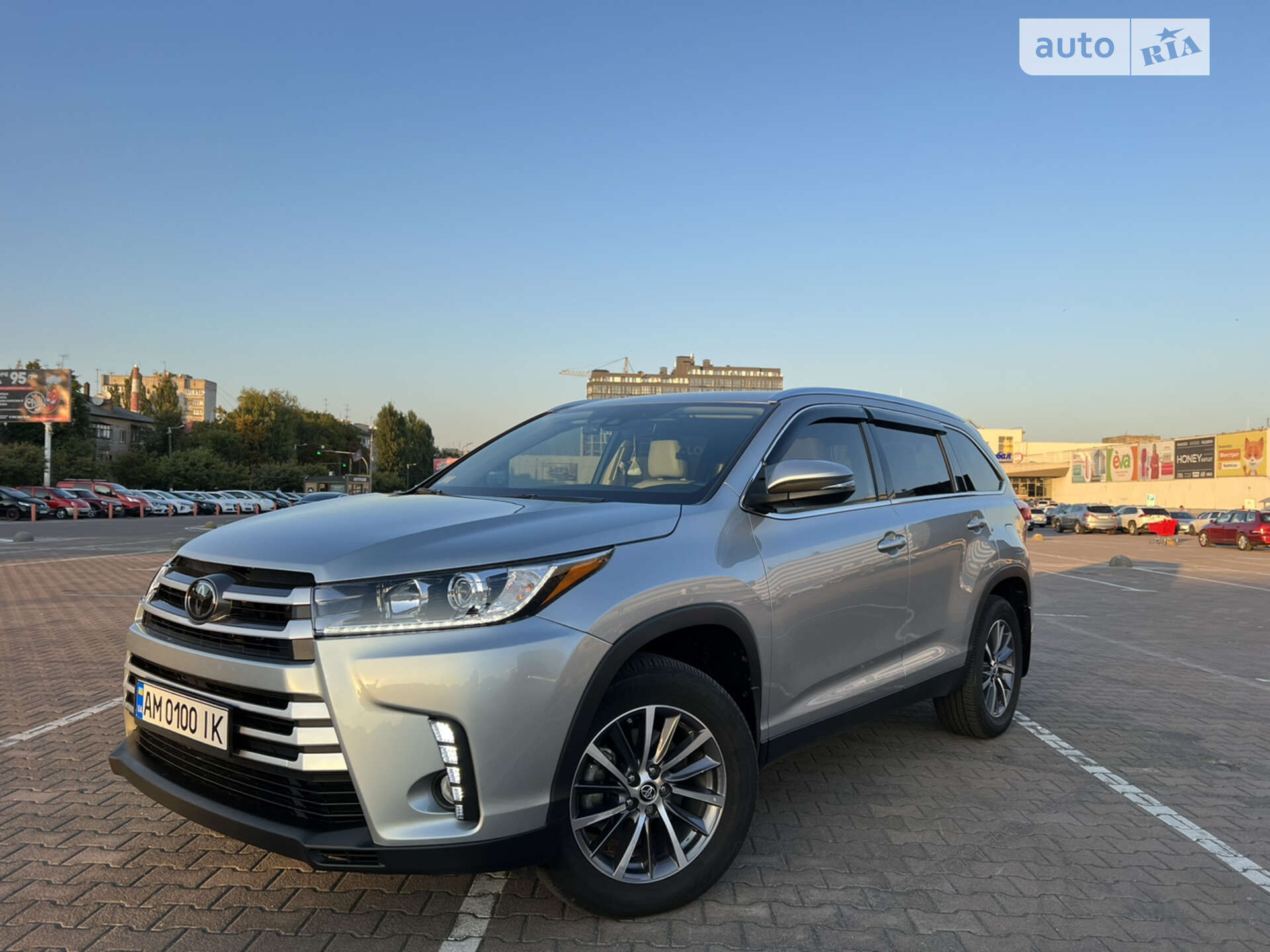 Головне фото звіту автомобіля TOYOTA HIGHLANDER 2019