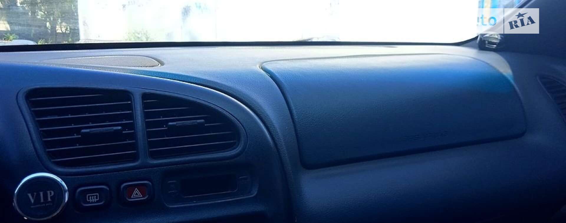MAZDA 323 1995