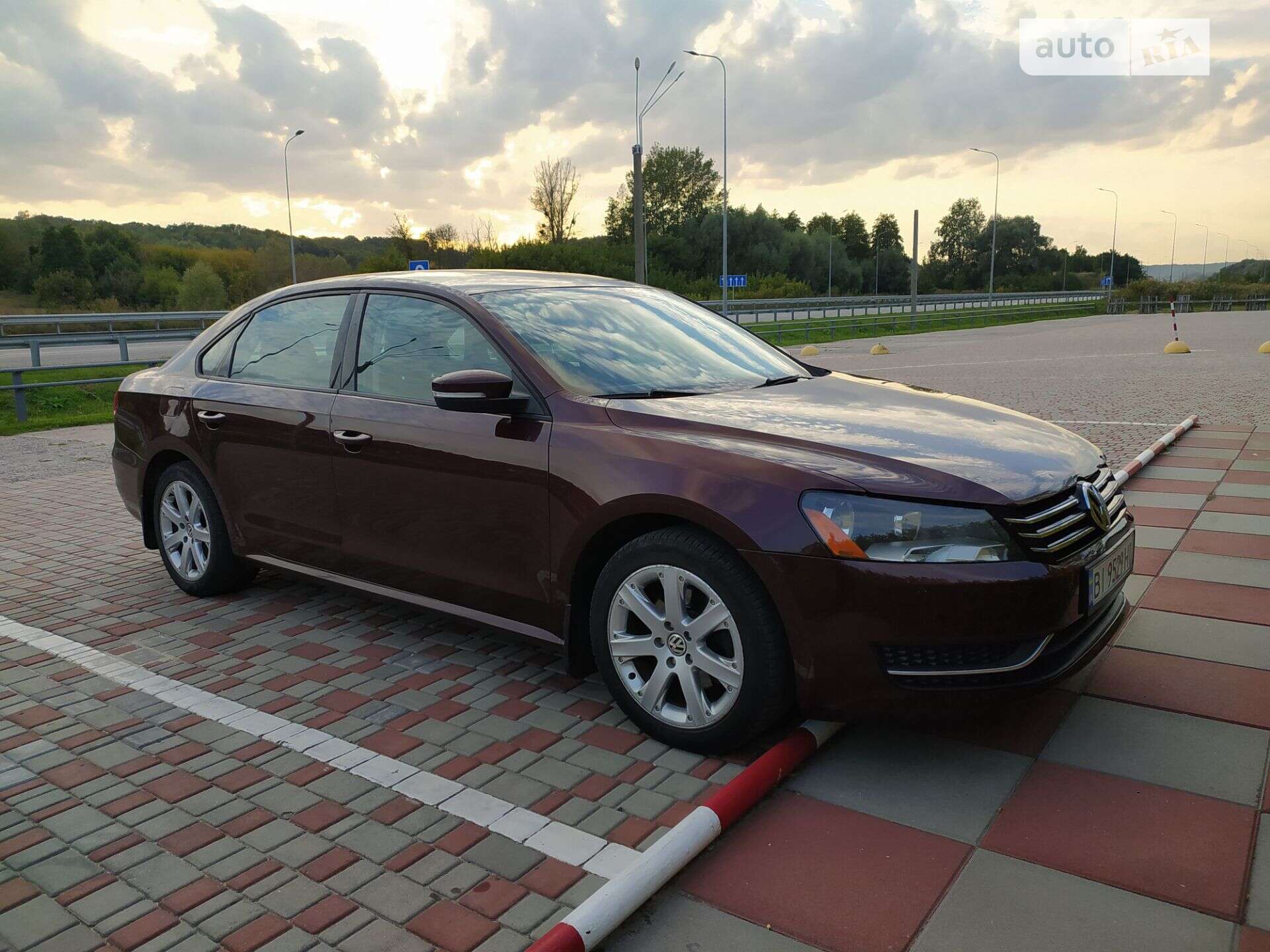 VOLKSWAGEN PASSAT 2012