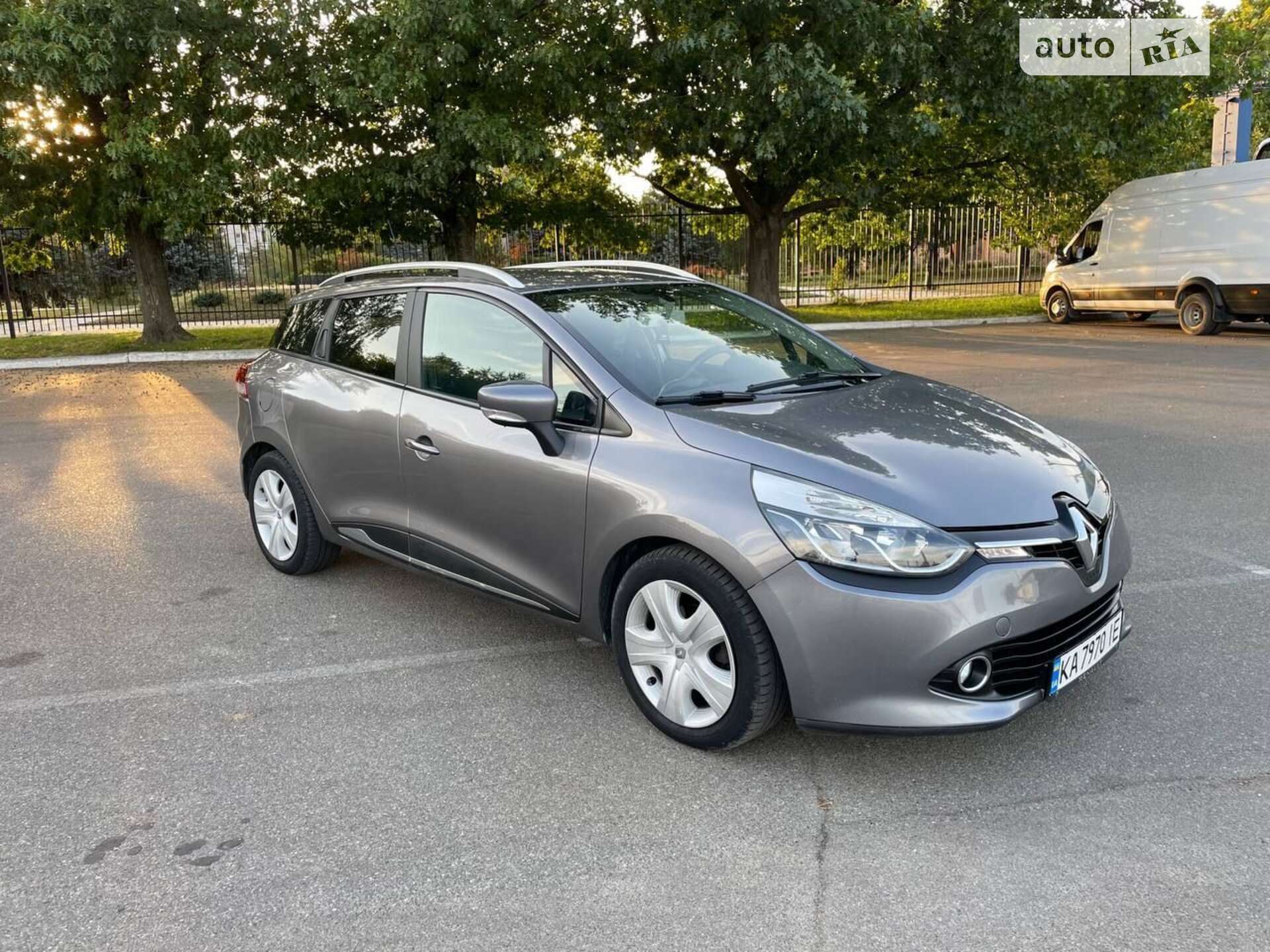 Головне фото звіту автомобіля RENAULT CLIO 2013