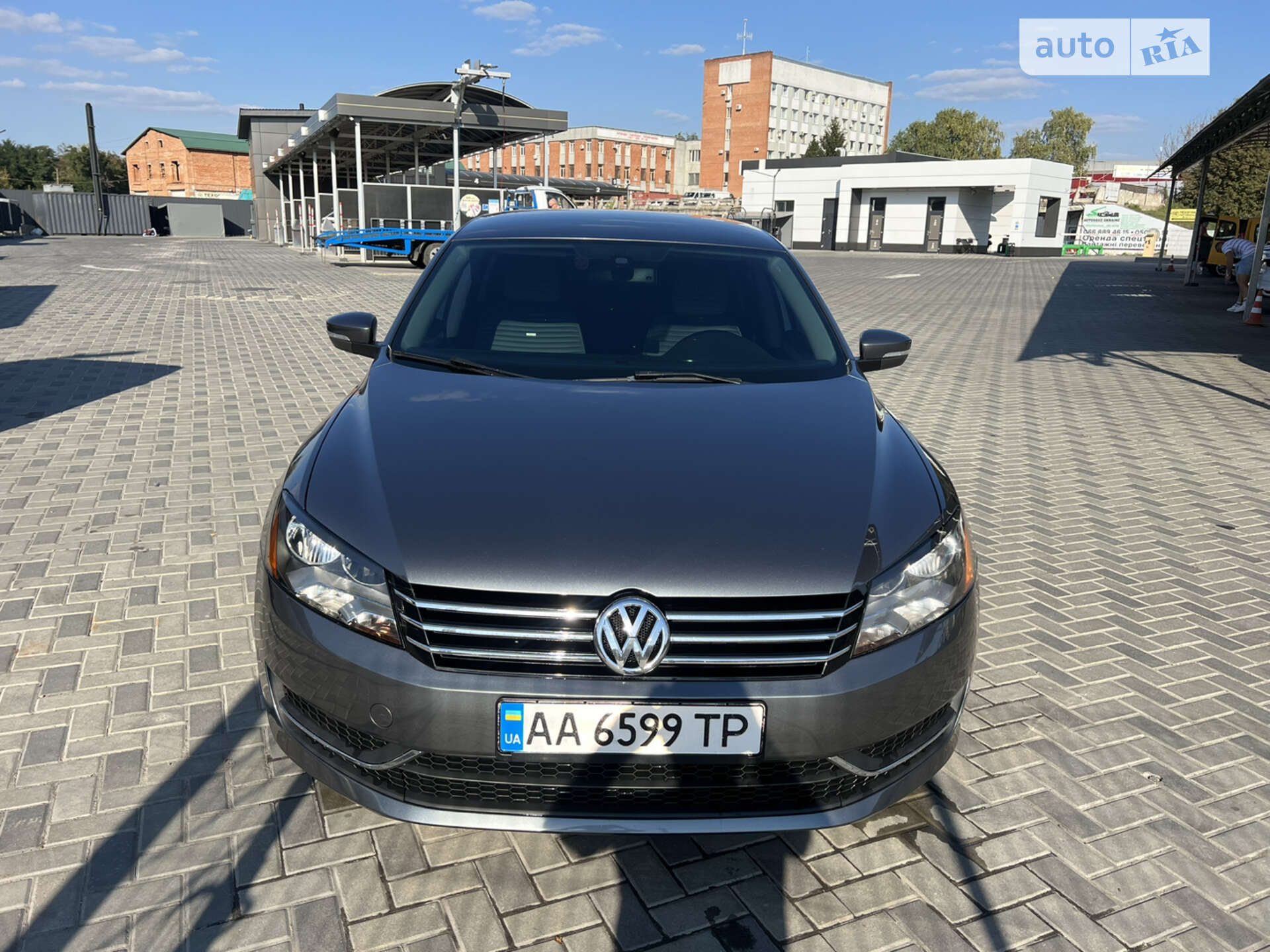 VOLKSWAGEN PASSAT 2012