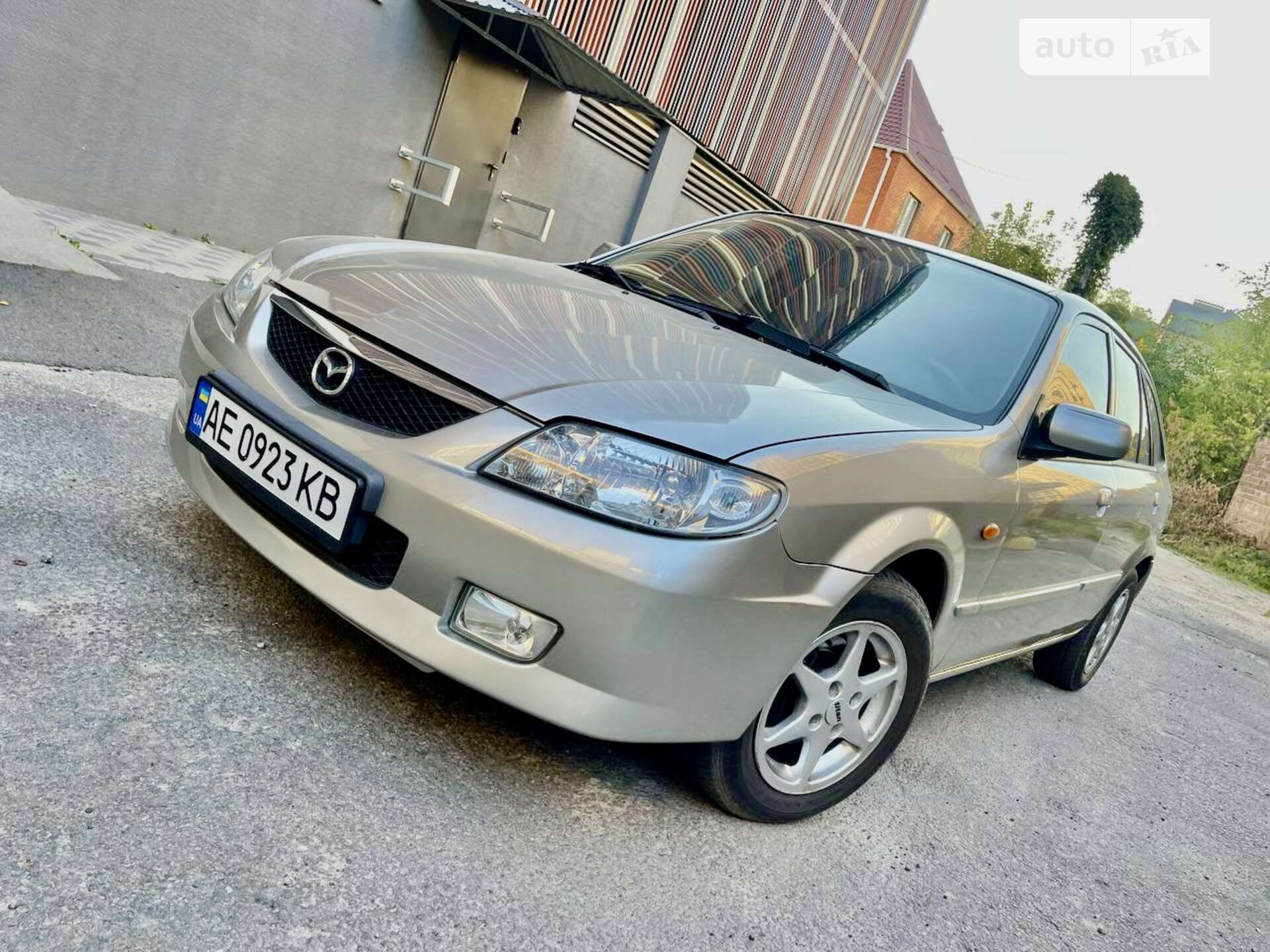 MAZDA 323 1.6 I 2001