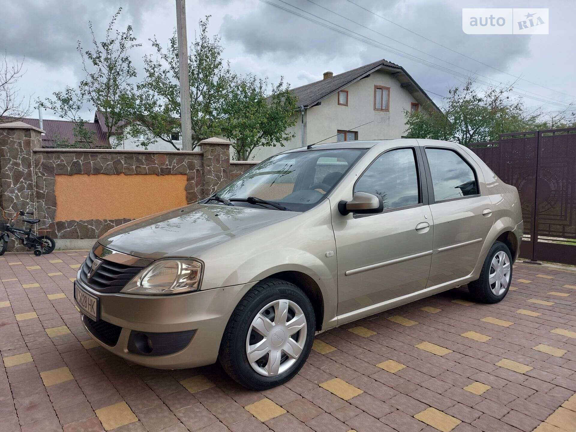 Головне фото звіту автомобіля DACIA LOGAN 2008