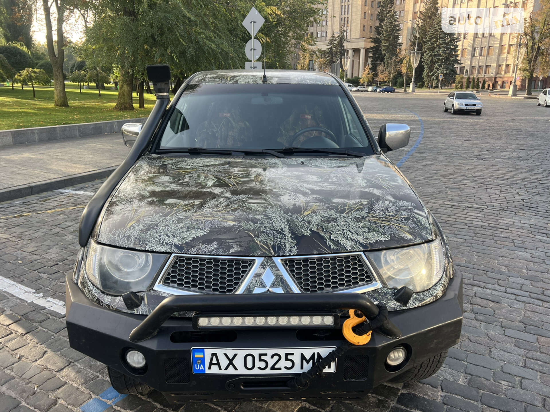 MITSUBISHI L 200 2011