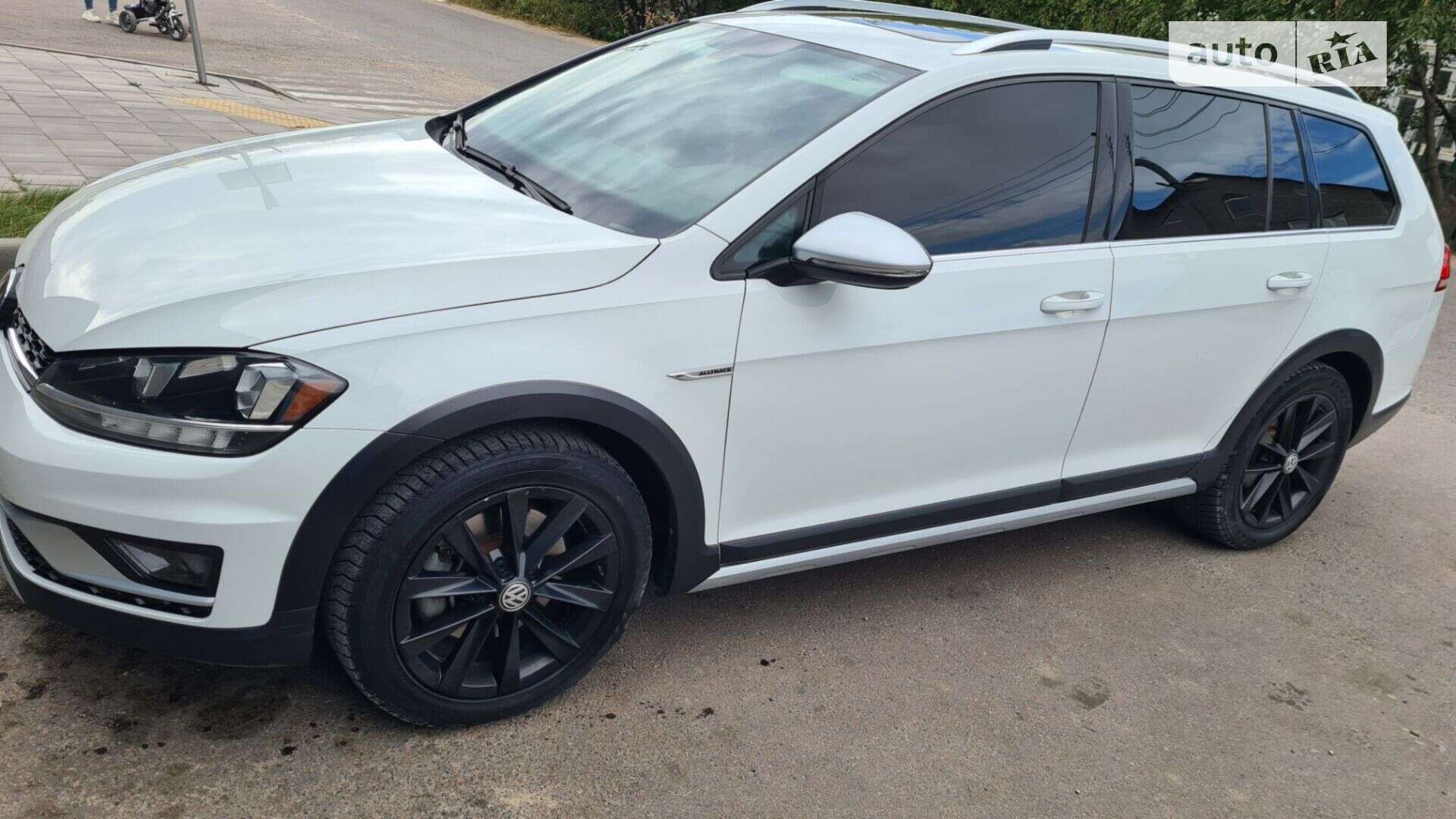 VOLKSWAGEN GOLF 2017