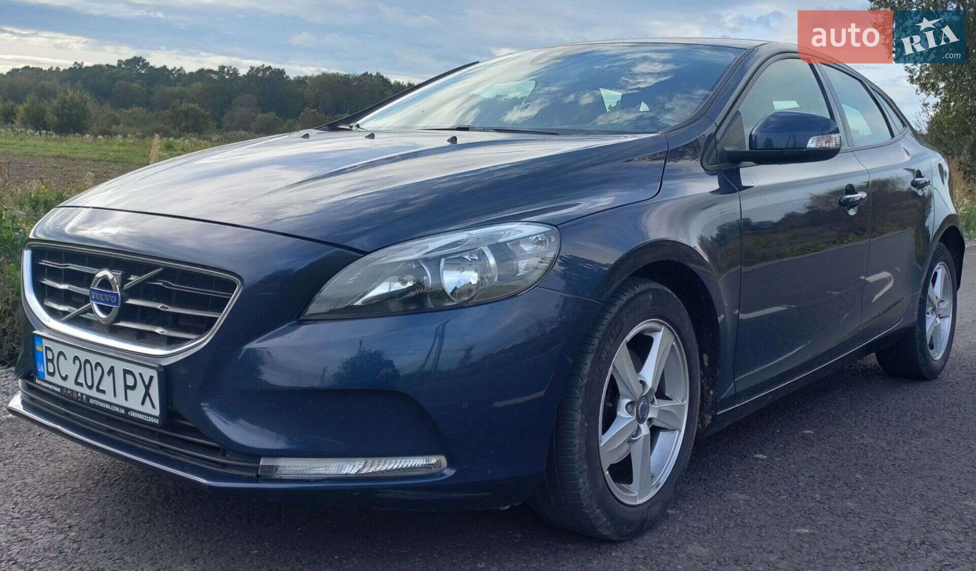 VOLVO V40 2013