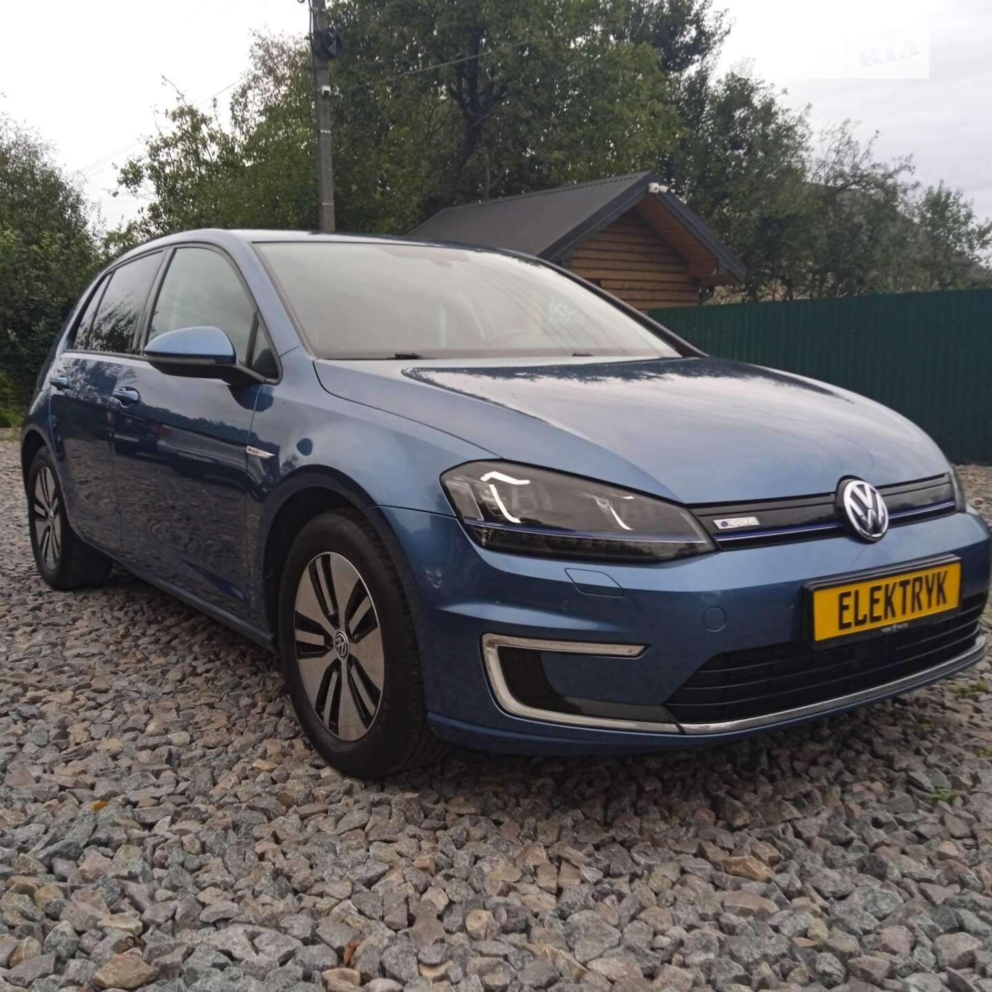 VOLKSWAGEN E-GOLF 2016