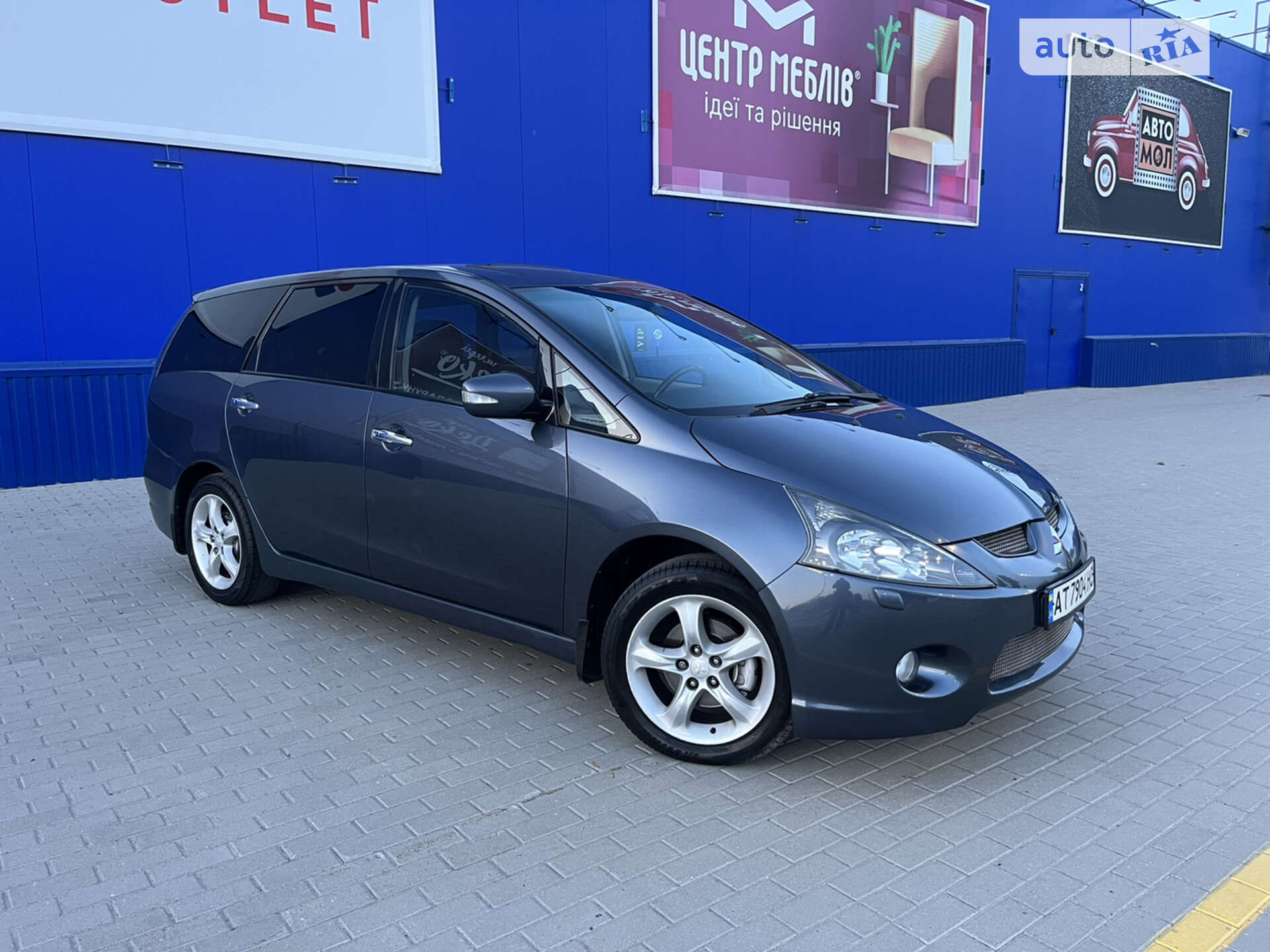 MITSUBISHI GRANDIS 2005