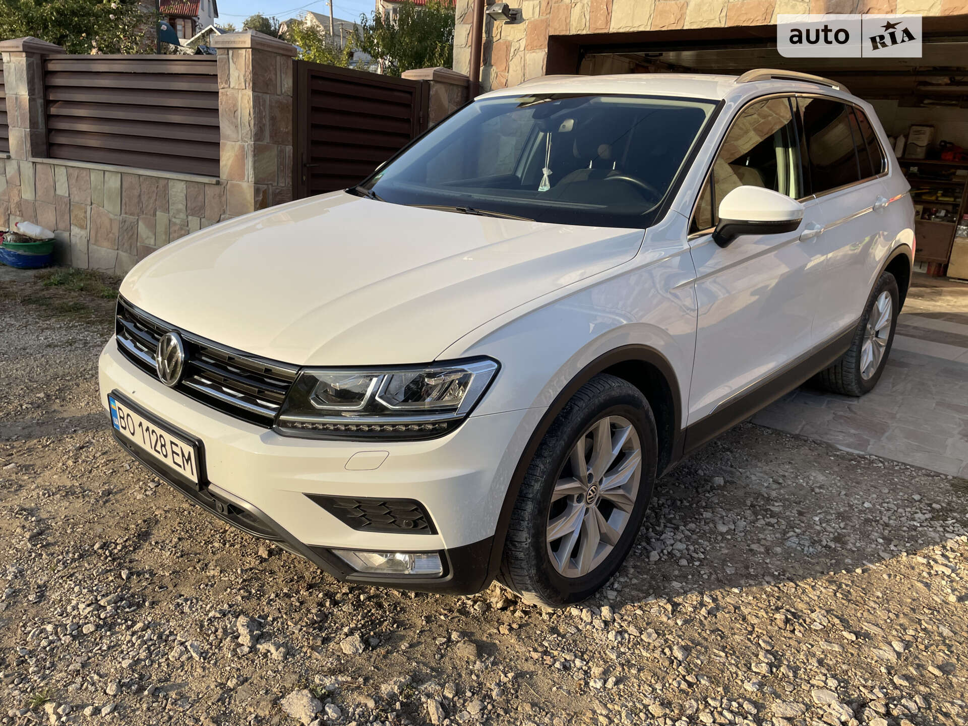 VOLKSWAGEN TIGUAN 2016