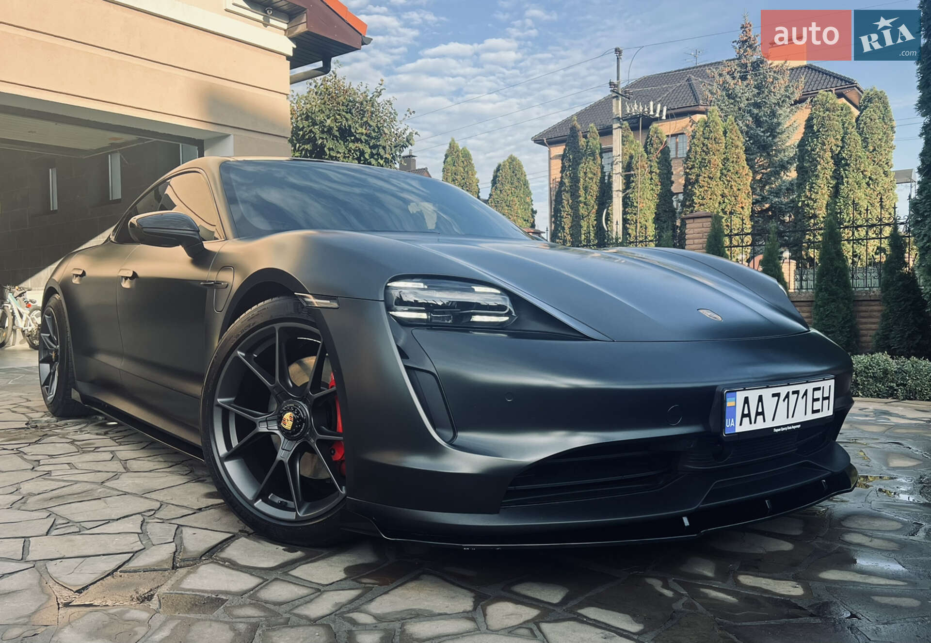 Головне фото звіту автомобіля PORSCHE TAYCAN 4S 2020