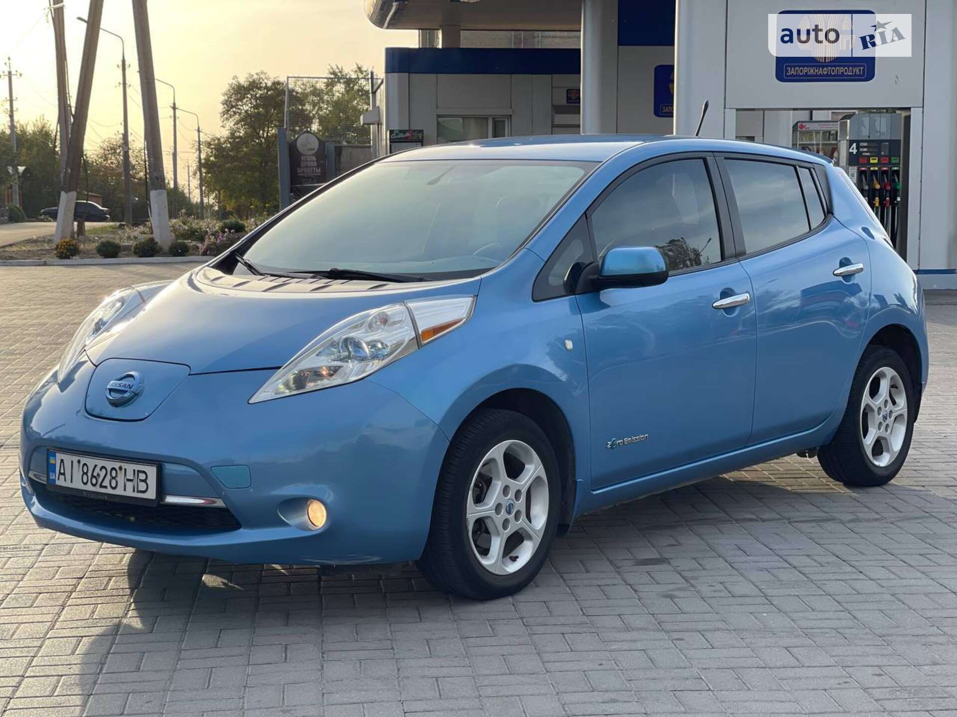 NISSAN LEAF 2013