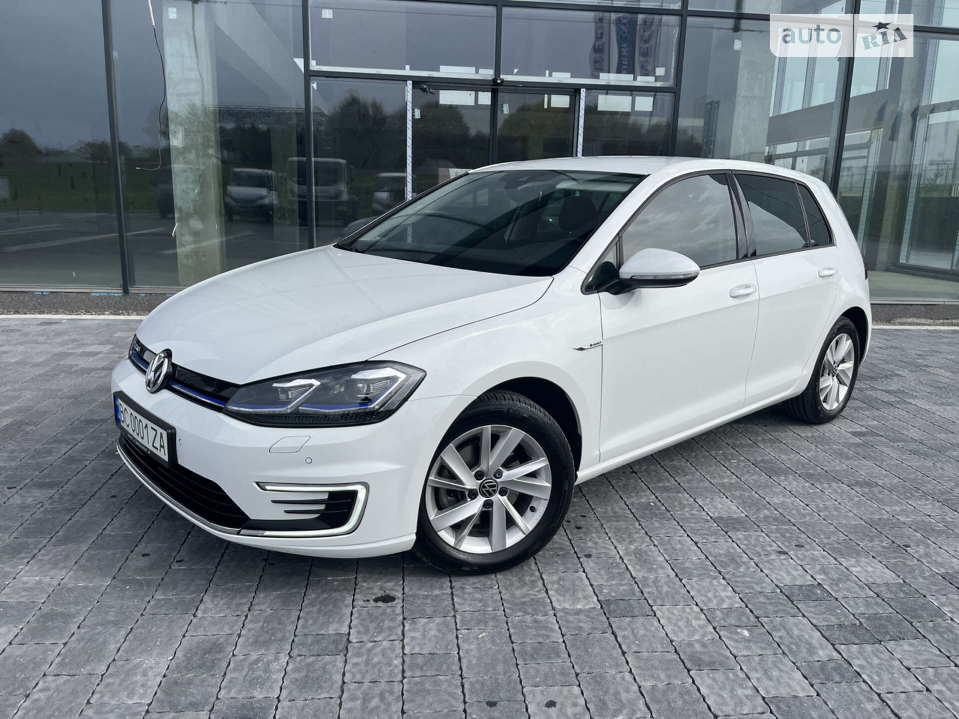 VOLKSWAGEN E-GOLF