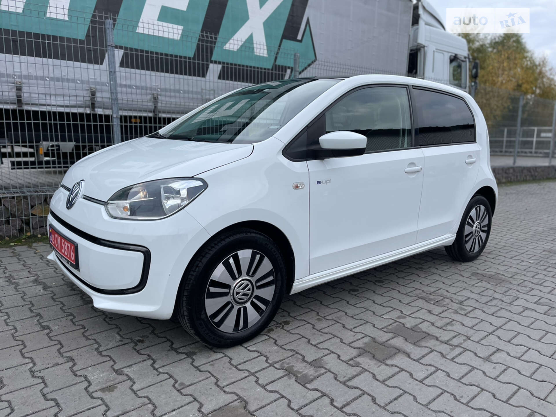 VOLKSWAGEN E-UP 2013