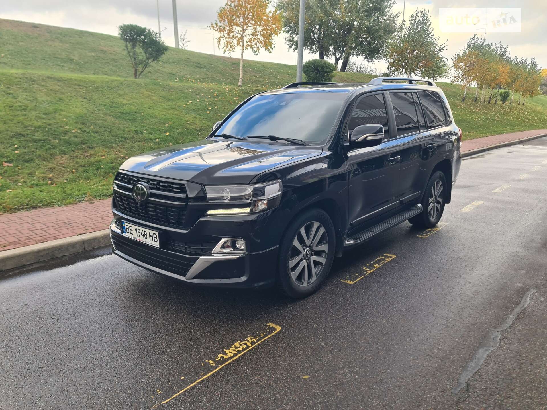 Головне фото звіту автомобіля TOYOTA LAND CRUISER 200 2017
