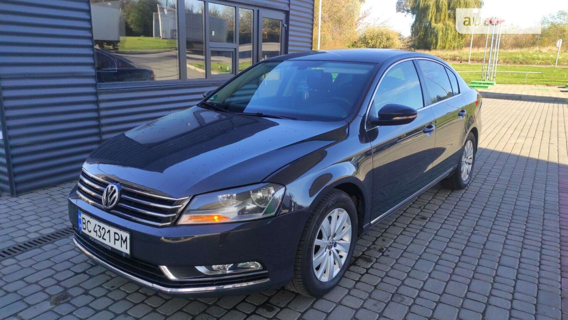 VOLKSWAGEN PASSAT 2012