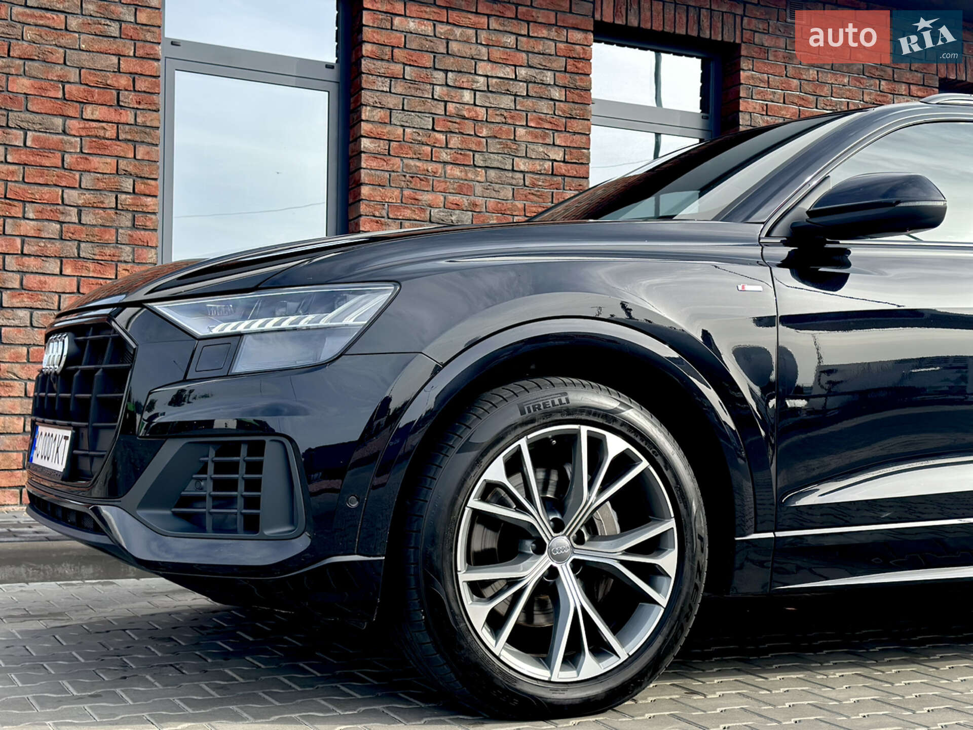 AUDI Q8