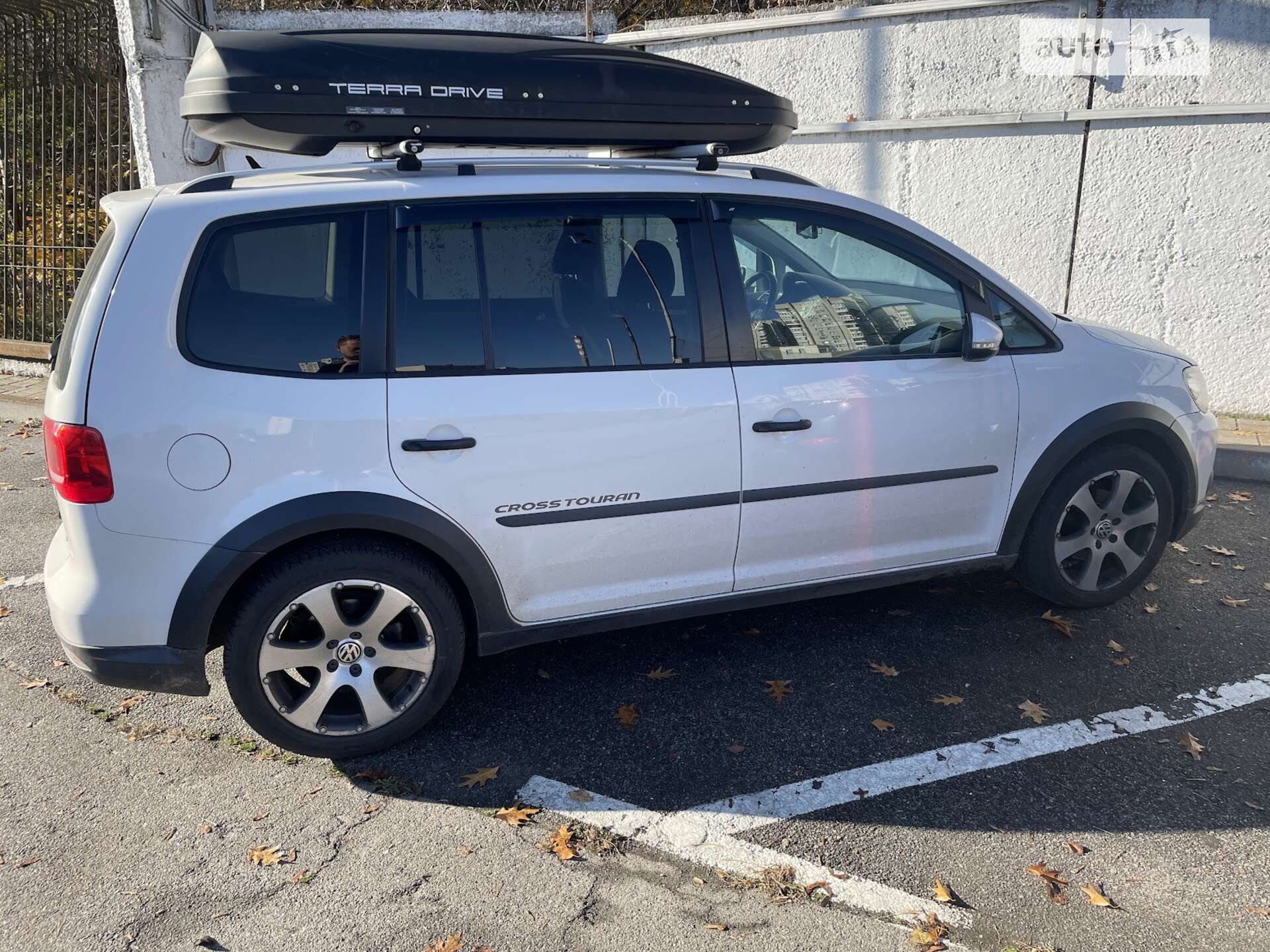 VOLKSWAGEN TOURAN 2012