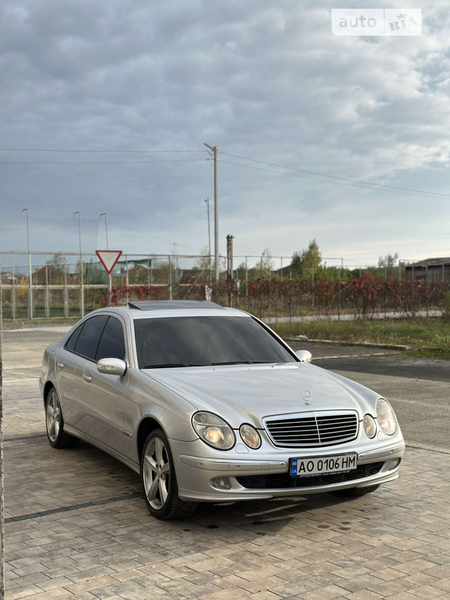 MERCEDES-BENZ E 320 2005