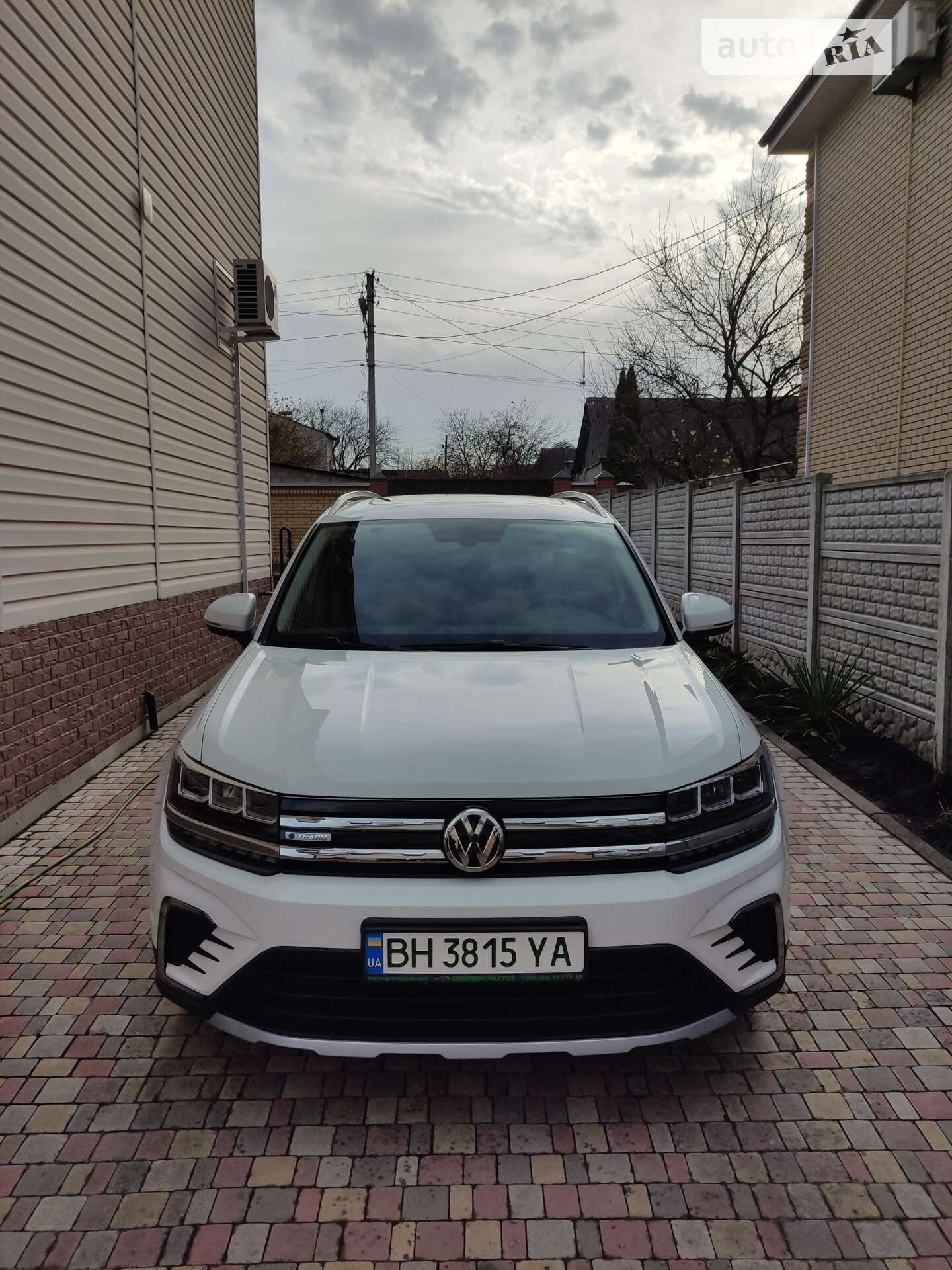 VOLKSWAGEN E-THARU 2020