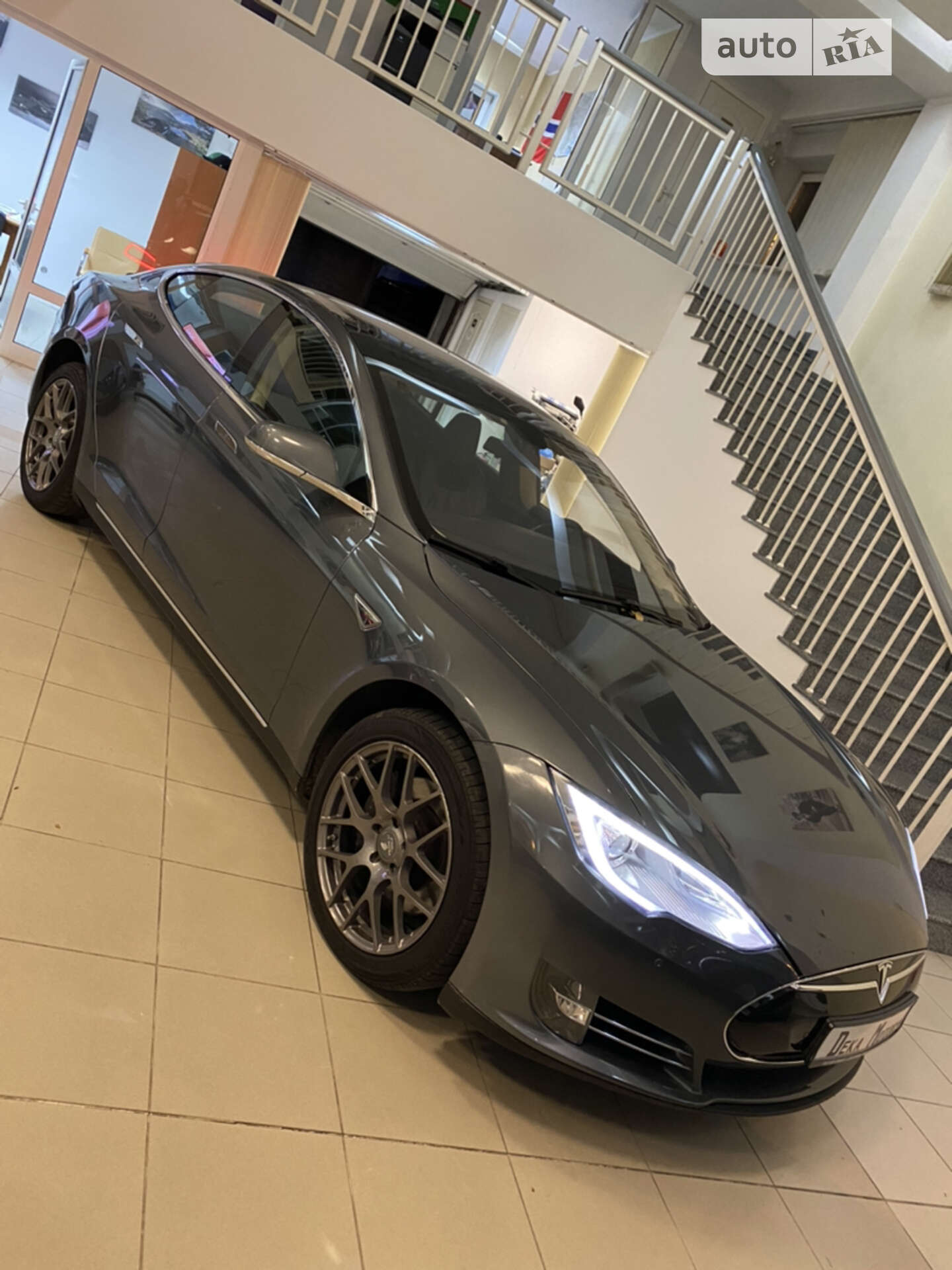 Головне фото звіту автомобіля TESLA MODEL S 2013