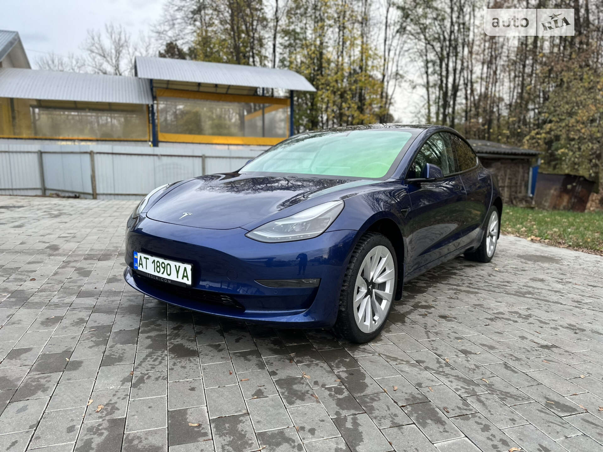 TESLA MODEL 3