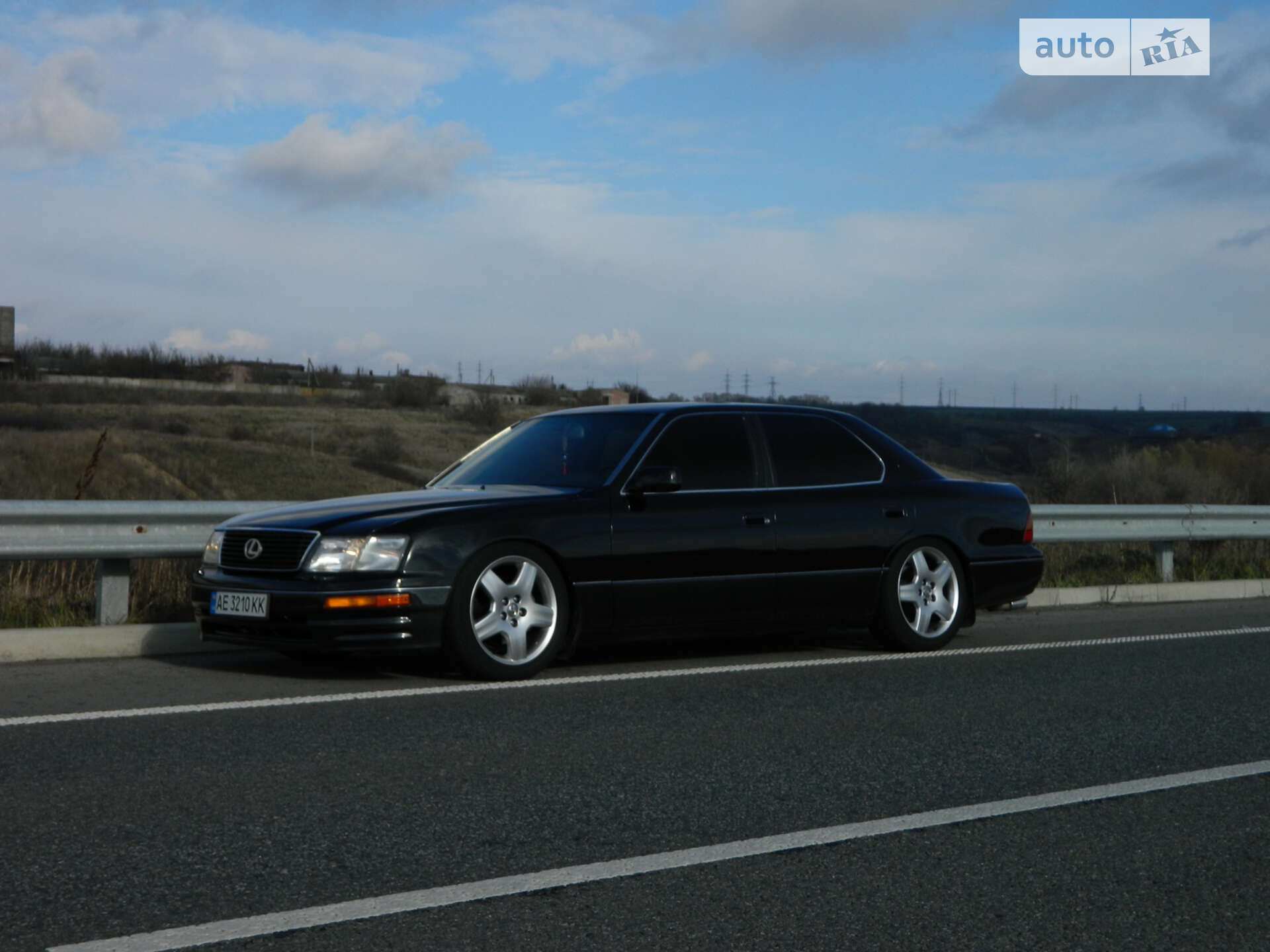 Головне фото звіту автомобіля LEXUS LS 400 1994