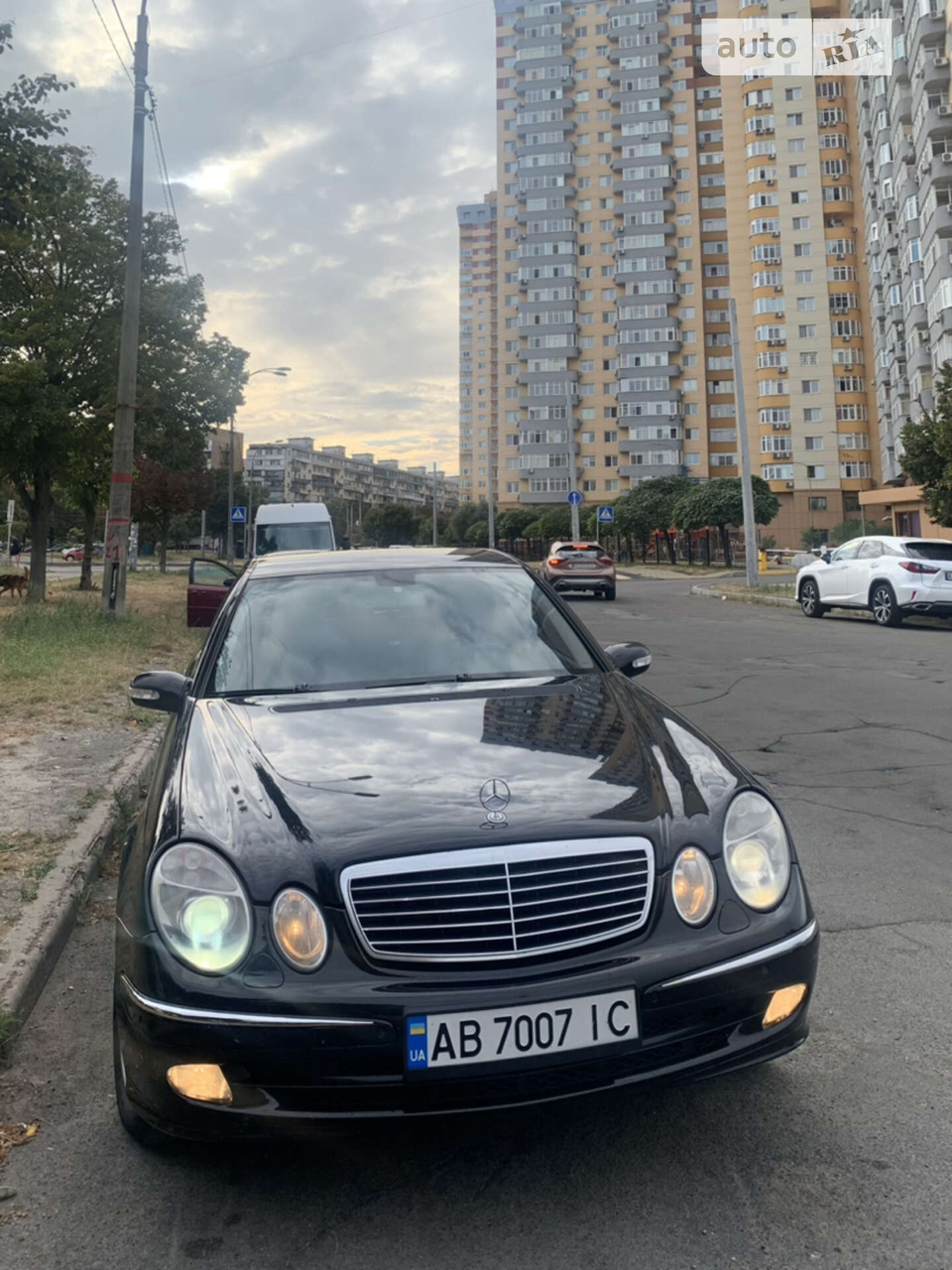 MERCEDES-BENZ E 320