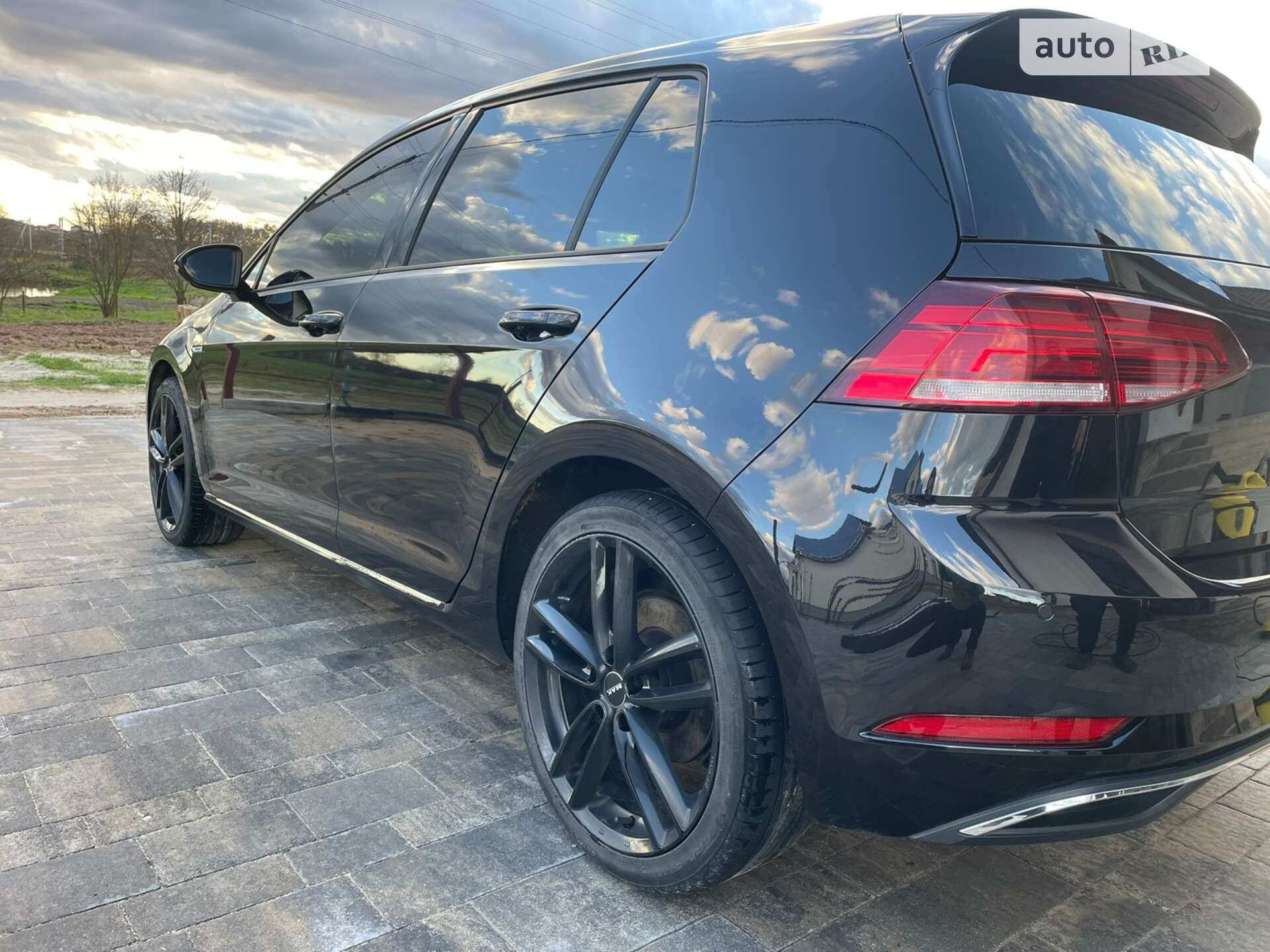 VOLKSWAGEN E-GOLF 2017