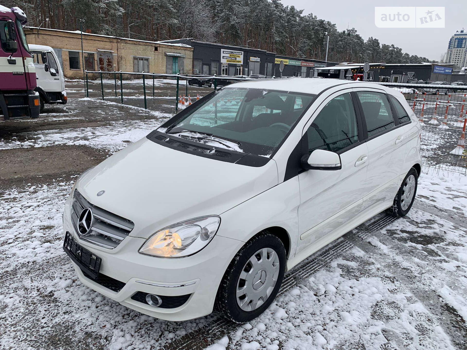 MERCEDES-BENZ B 180 2010