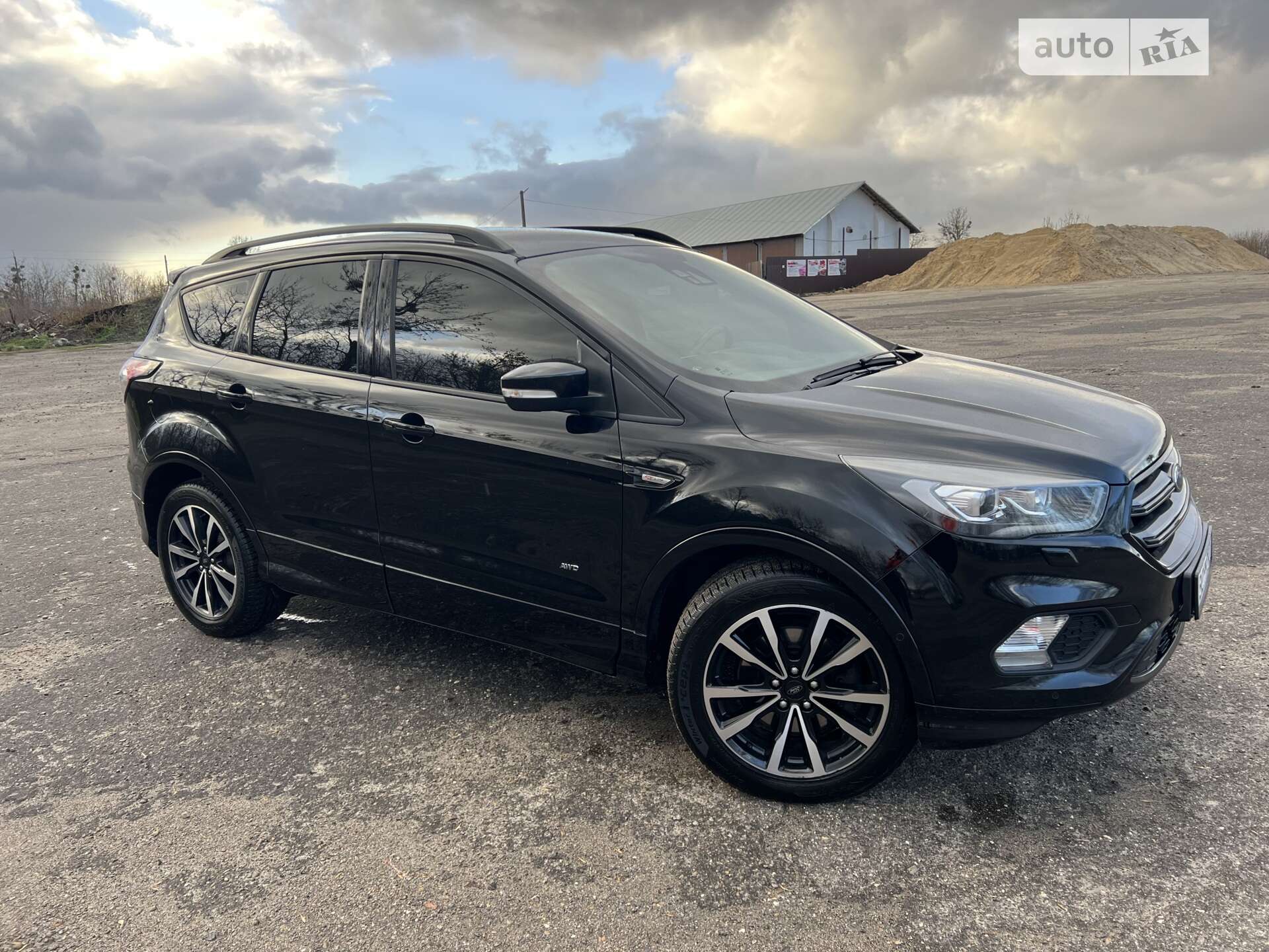 Головне фото звіту автомобіля FORD KUGA 2017