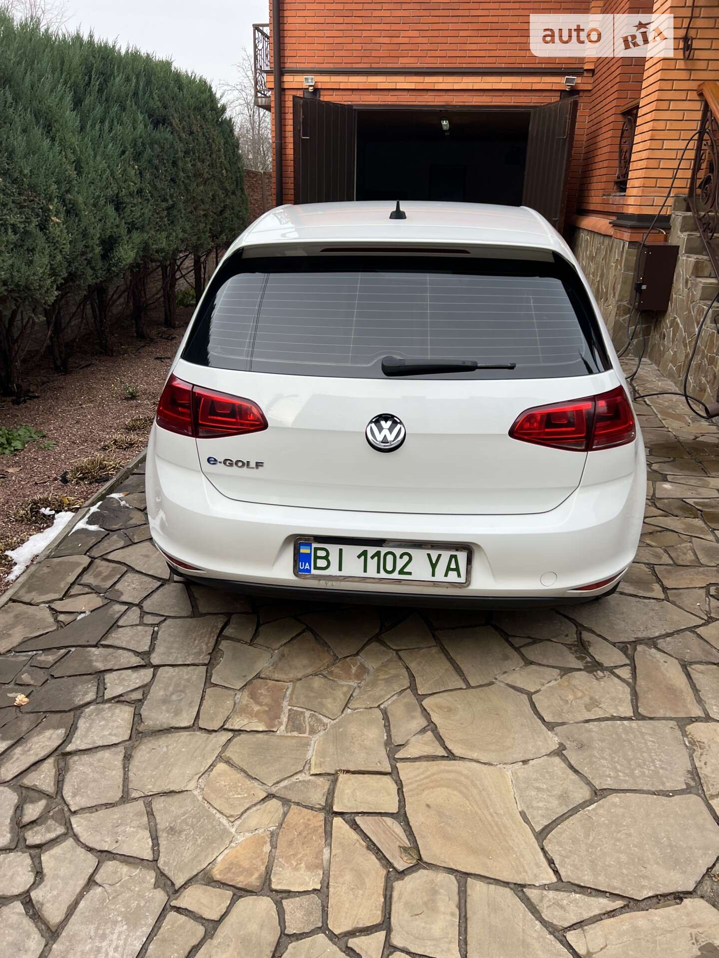 VOLKSWAGEN E-GOLF 2016